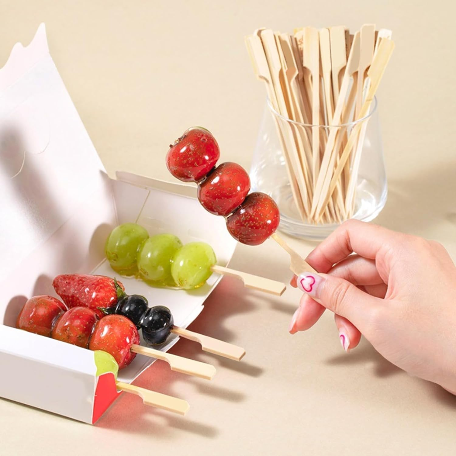 200 Pcs Bamboo Skewers - Bamboo Sticks Natural Wooden Skewers Bamboo Paddle Food Sticks Flat for Drinks Barbecue Kebabs Cocktail Sticks Satay Garnish Accessories Buffets Party Sandwich Hamburger 9 CM