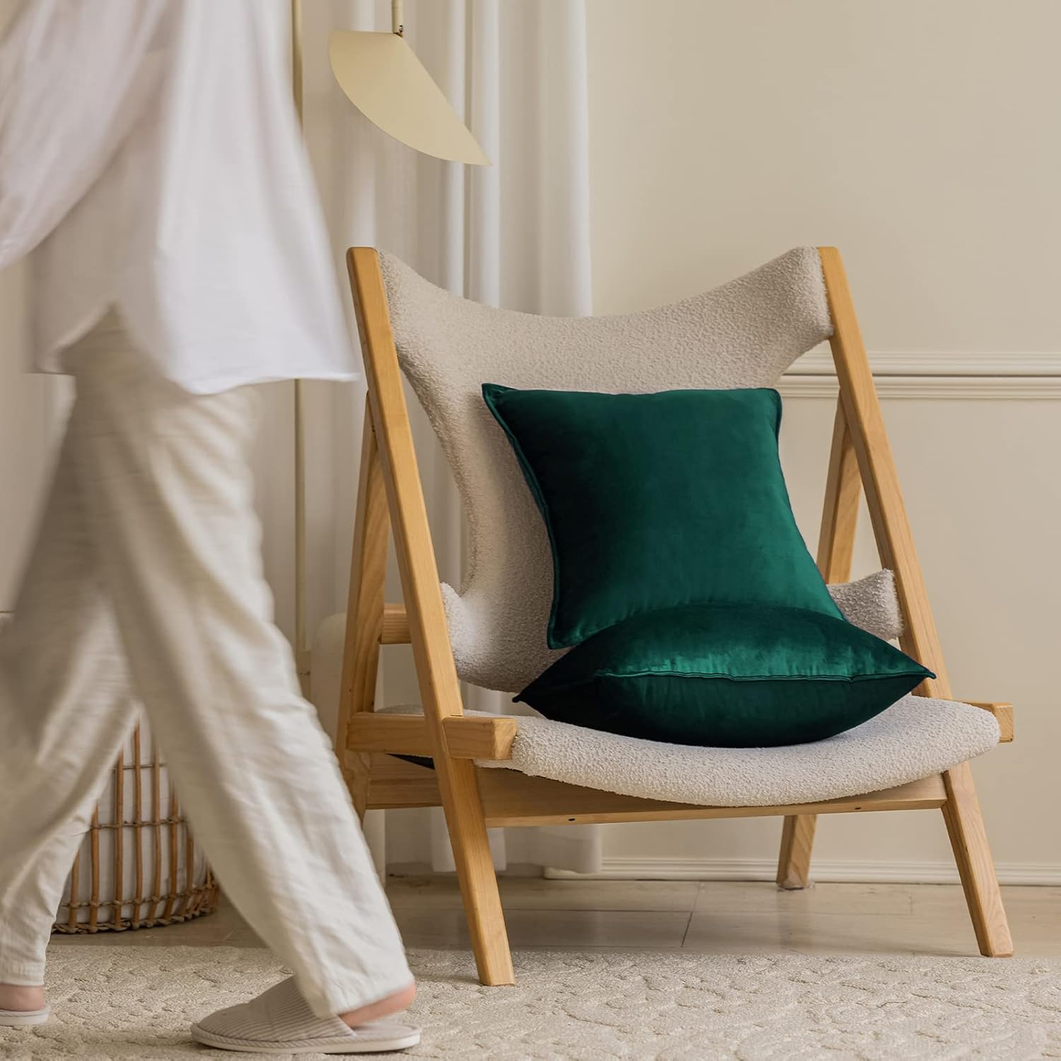 JIAHANNHA Velvet Green Throw Pillow Covers Pack of 2 Decorative Soft for Couch Sofa Bedroom Livingroom Car 20&times;20 Inches