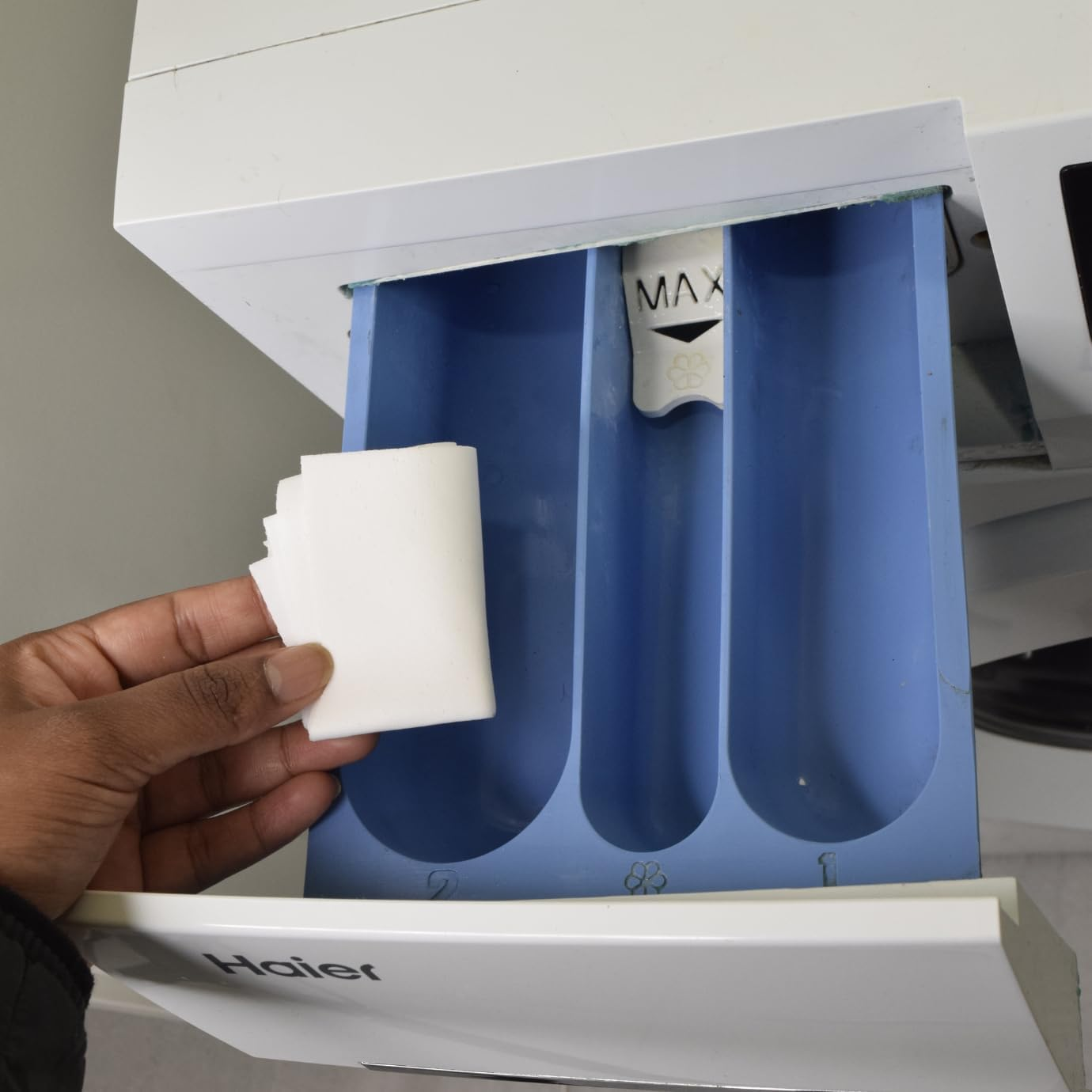 Eco Laundry Detergent Sheets, Ultra Concentrated & Fully Degradable Laundry Sheet Strips for Washing Clothes. Gentle Clean & Odour Free- 80 Loads, Fresh Blossom- ECO Massive