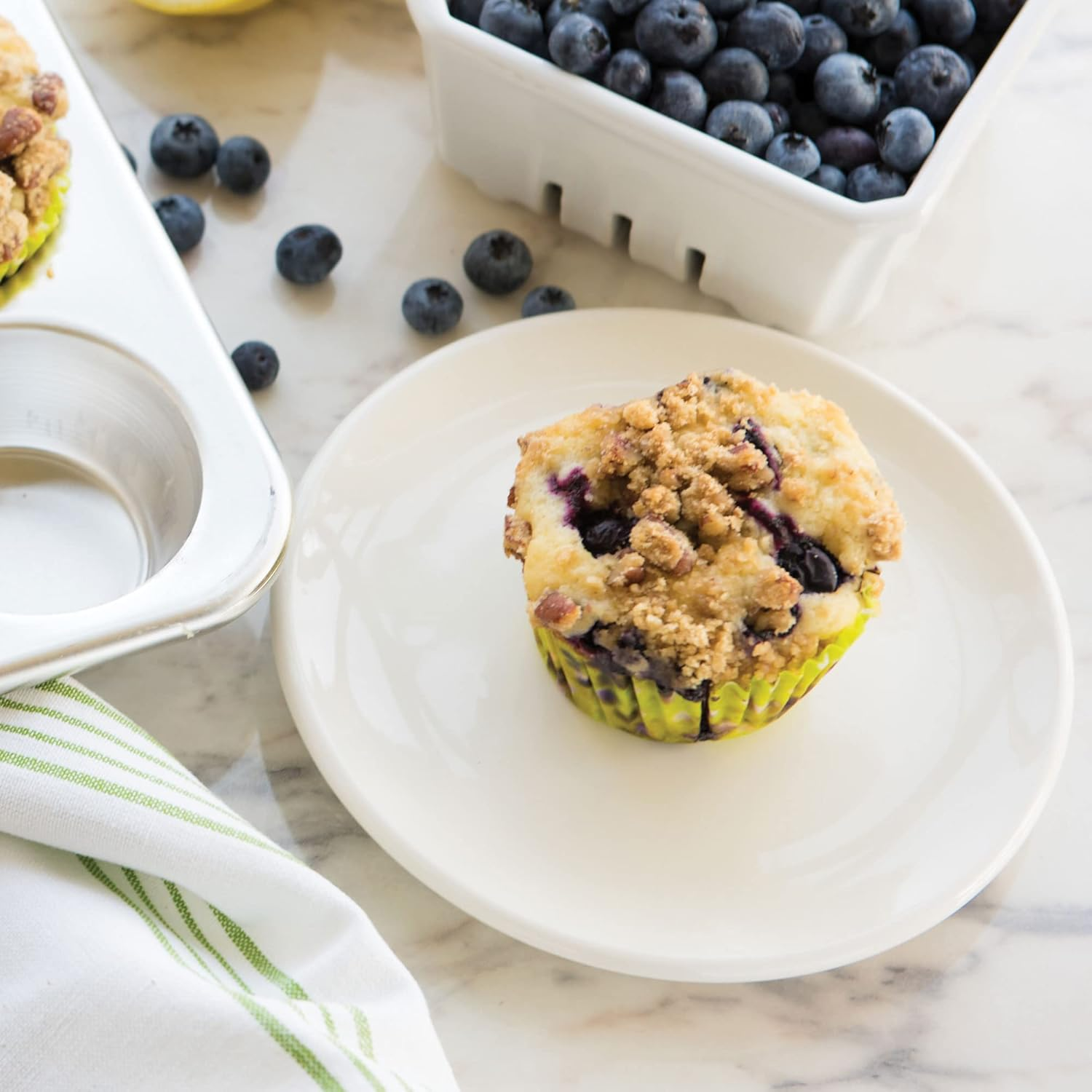 Nordic Ware USA Natural Aluminium 6-Cup Muffin Pan, 25.5 X 18 X 3.5 Cm Silver image number 5