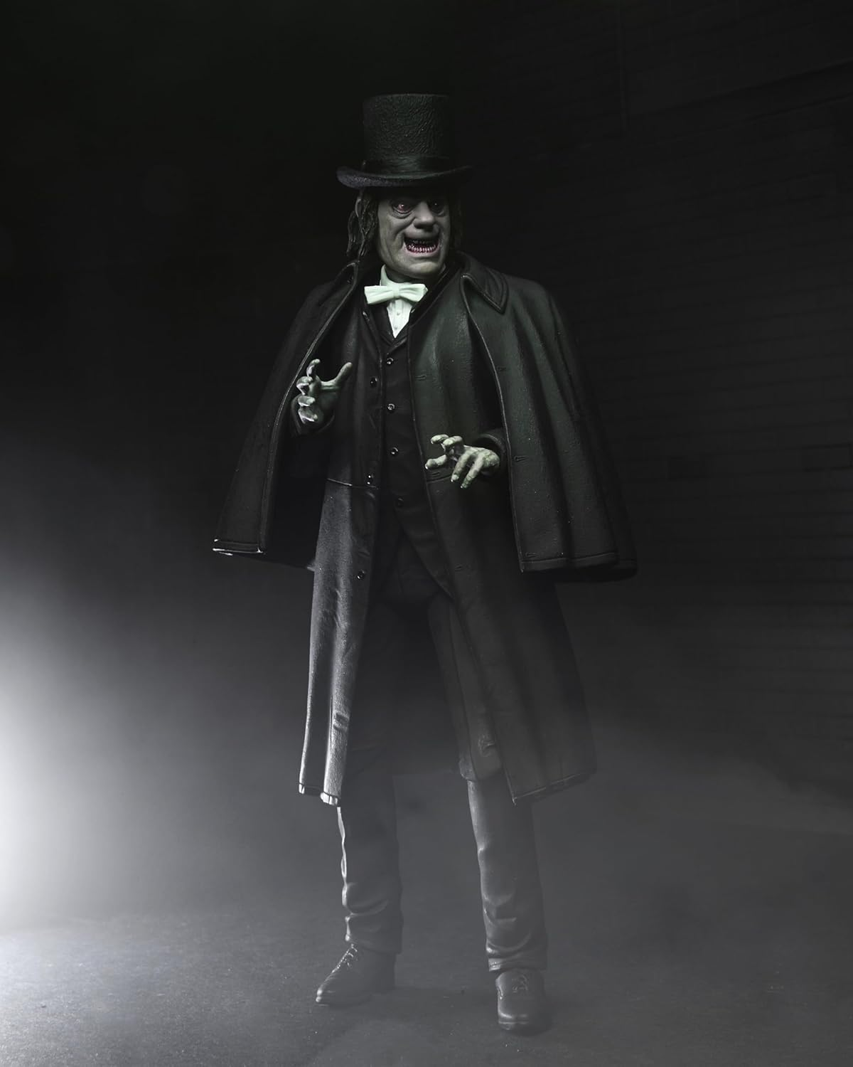 Professor Edward C Burke Ultimate 7" Action Figure - London after Midnight - NECA Collectibles image number 6