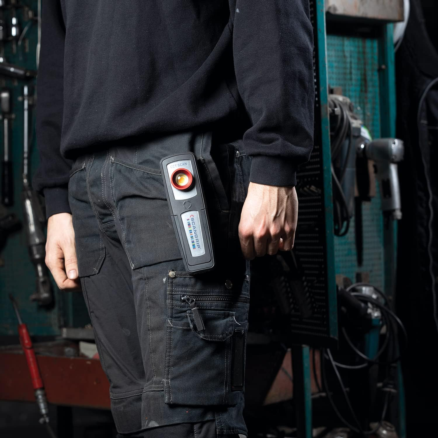 SCANGRIP SUNMATCH 4, Rechargeable Handheld LED Work Light for Detailing and Color Match, 500 Lumen, Stepless CCT Scan 2500K to 6500K, Built in Magnet and Pocket Clip, Waterproof (IP65), Diffuser image number 4