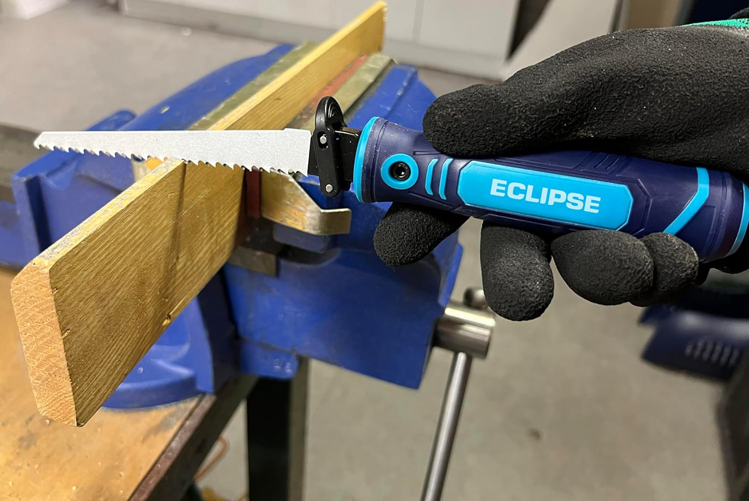 Eclipse Professional Tools EMFH4PS Multi-Function Handle and Reciprocating Saw Blade Set, Handsaw for Cutting Wood, Metal and Nail Embedded Wood image number 4