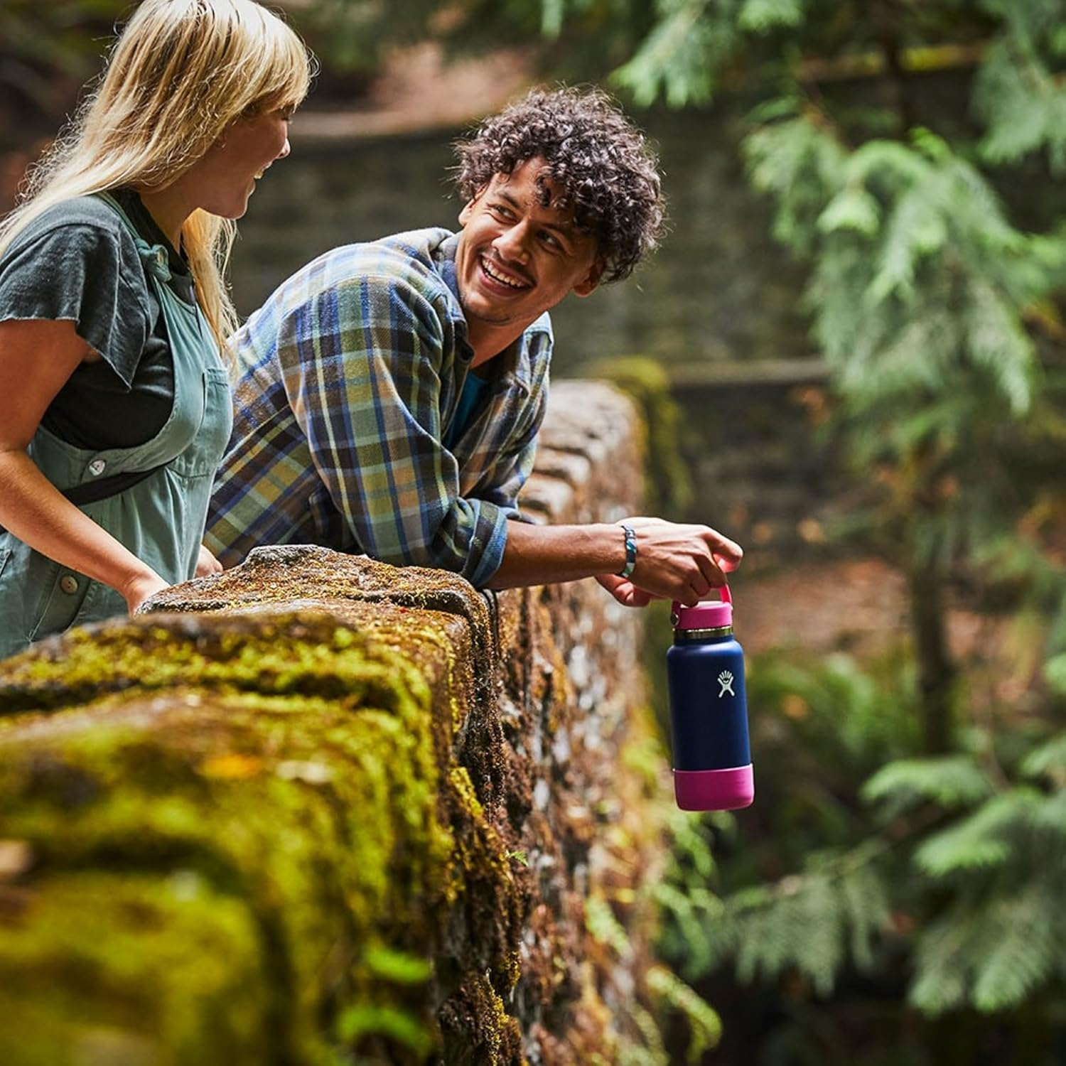 HYDRO FLASK - Silicone Flex Boot - Protective Silicone Sleeve Boot - Bpa-Free and Toxin-Free - anti Slip Bottom Sleeve Cover for 946Ml / 1,183Ml Bottles - Medium - Black image number 4