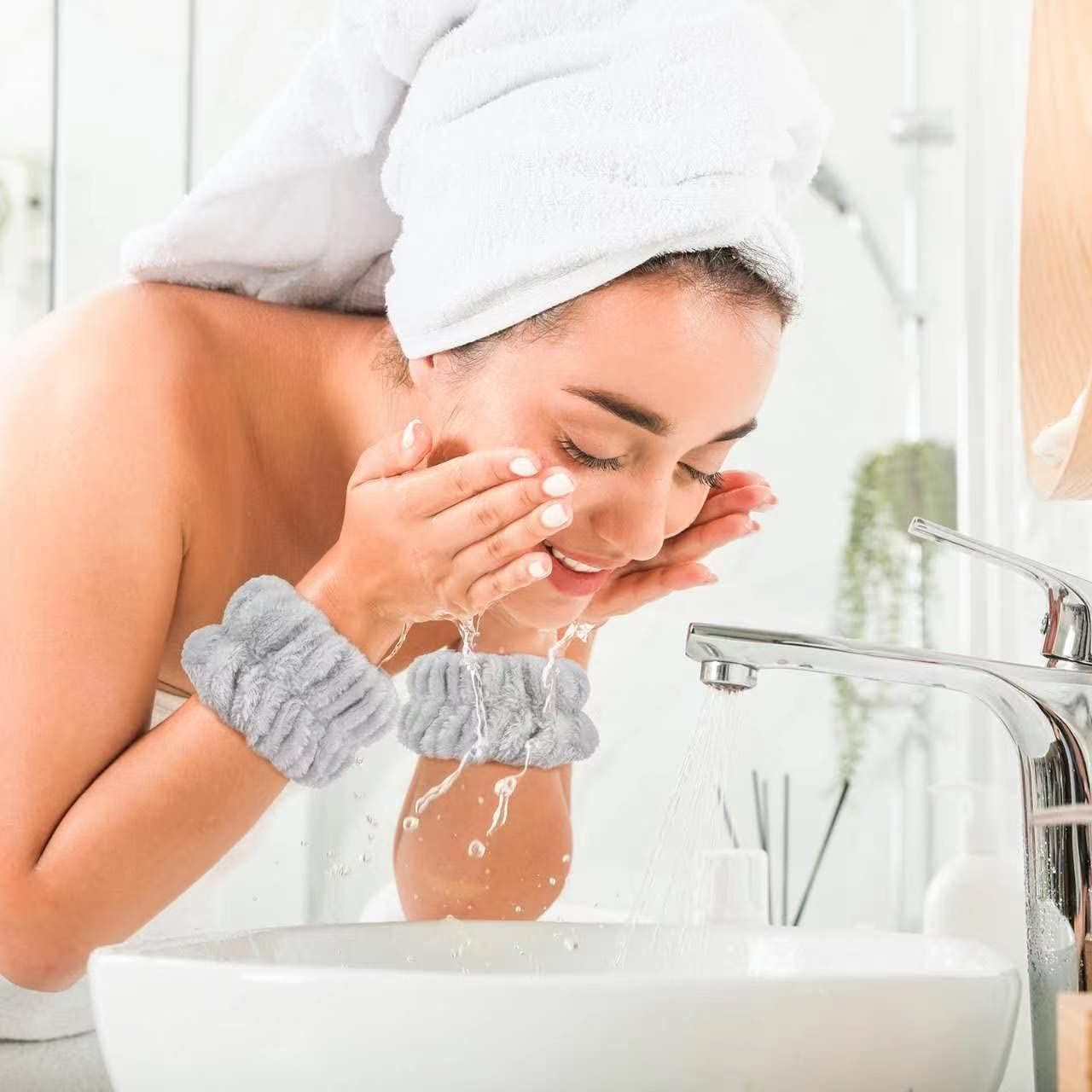 Anmieciu 12Pcs Wrist Washband Set, Face Washing Bands, Microfiber Spa Wash Towels, Prevent Liquid from Spilling down Your Arms image number 4