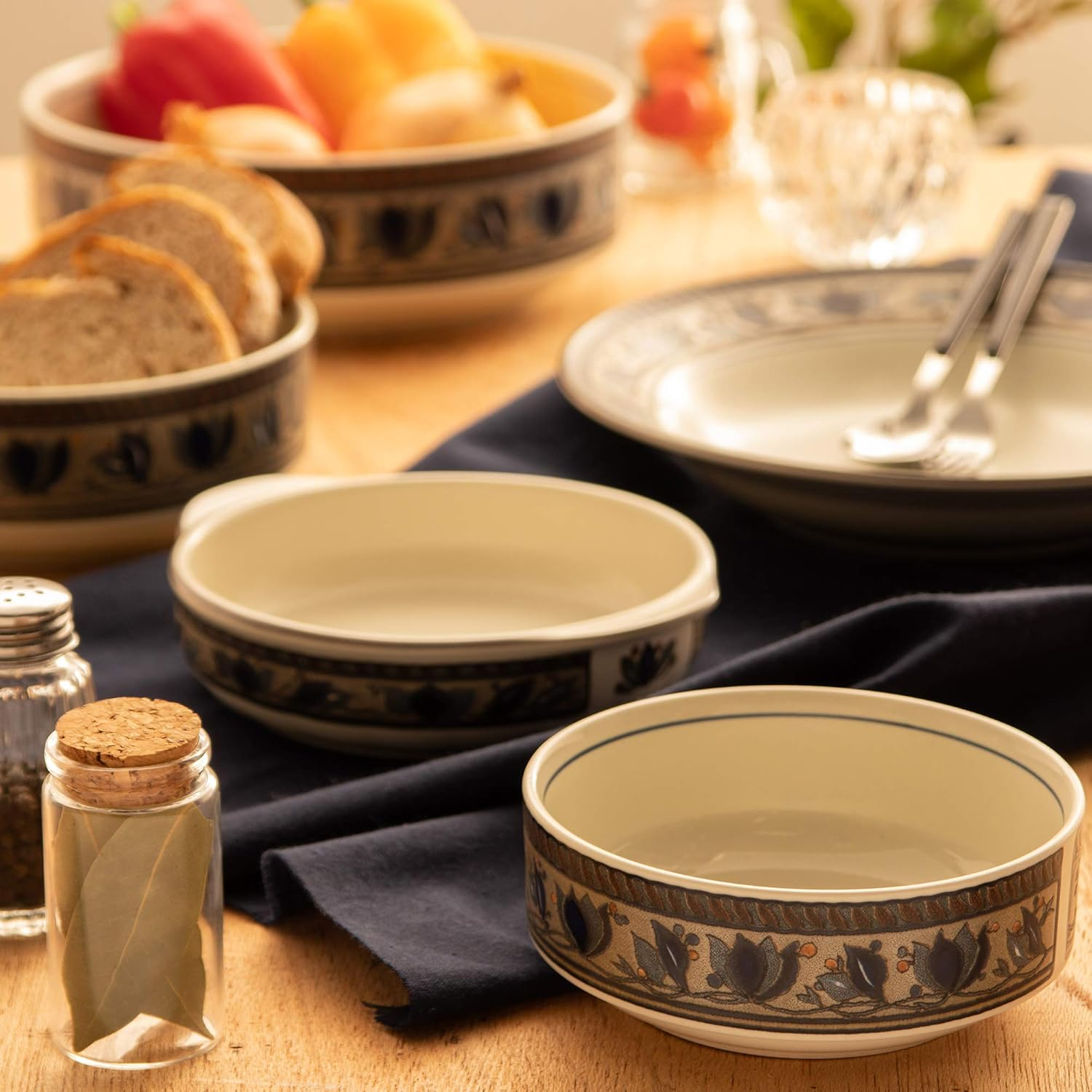 MIKASA T-772089 Gratin Dish, Arabella, White, Diameter 7.7 X Depth 4.5 X Height 1.6 Inches (19.5 X 11.5 X 4 Cm), 10.1 Fl Oz (300 Ml), Microwave, Dishwasher and Oven Safe image number 4