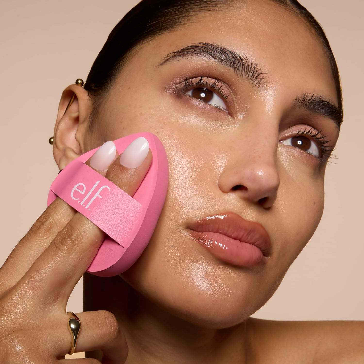 E.L.F. Pillow Puff Foundation Sponge, Bouncy, Ultra-Soft Foam Makeup Sponge for Liquid Foundation, Creates an Airbrushed Finish, Vegan & Cruelty-Free image number 2