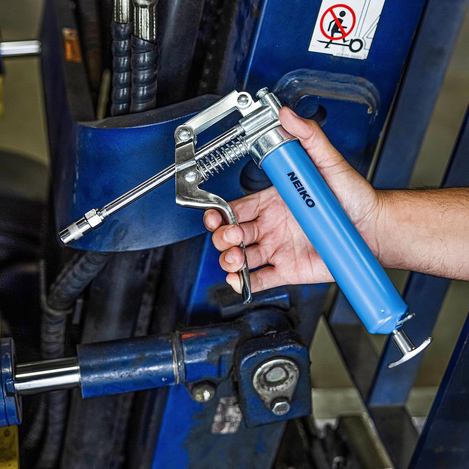 Neiko 12012A Mini Grease Gun, Heavy Duty Pistol Grip Greaser, 4500 PSI, Mini 3Oz Grease Cartridges for Grease Gun, Grease Gun with Zerk Fitting, 5.75&rdquo; Straight Extension, Small Grease Gun Kit image number 3