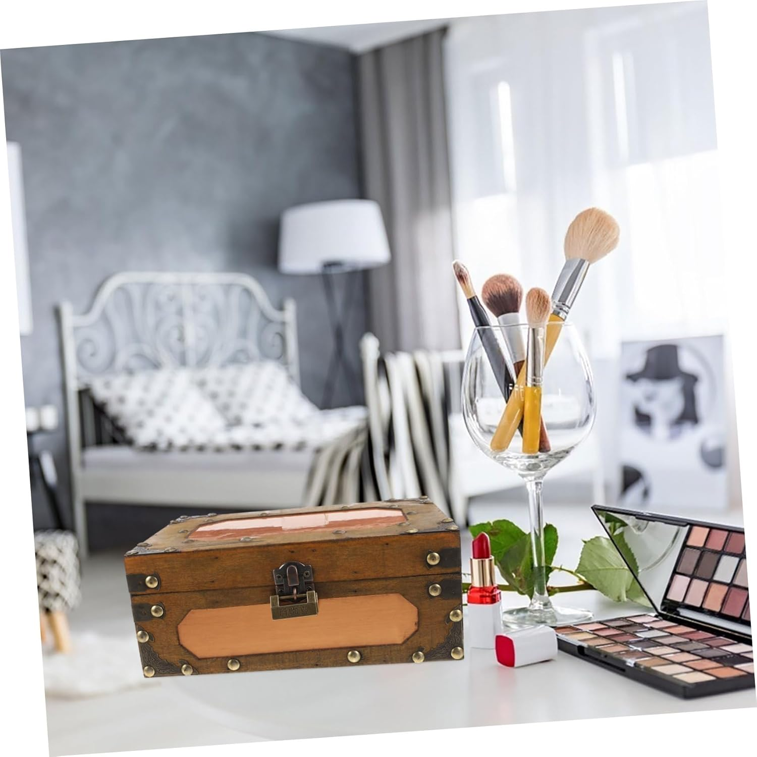 Retro Wooden Keepsake Chest Vintage Style Treasure Box with Hinges and Lock for Jewelry Decorative Storage for Home Decor and Photography Props Antique Design for Boy Girl And