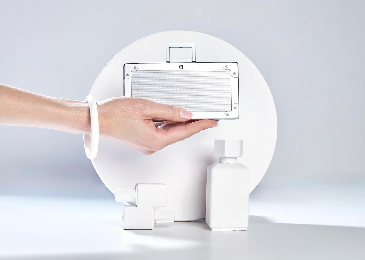 ZWILLING Manicure Set (5 Pieces, Aluminium Case for Nail Care and Pedicure, Velvet Inlay with Compact Nail Clipper), Premium, Black image number 5