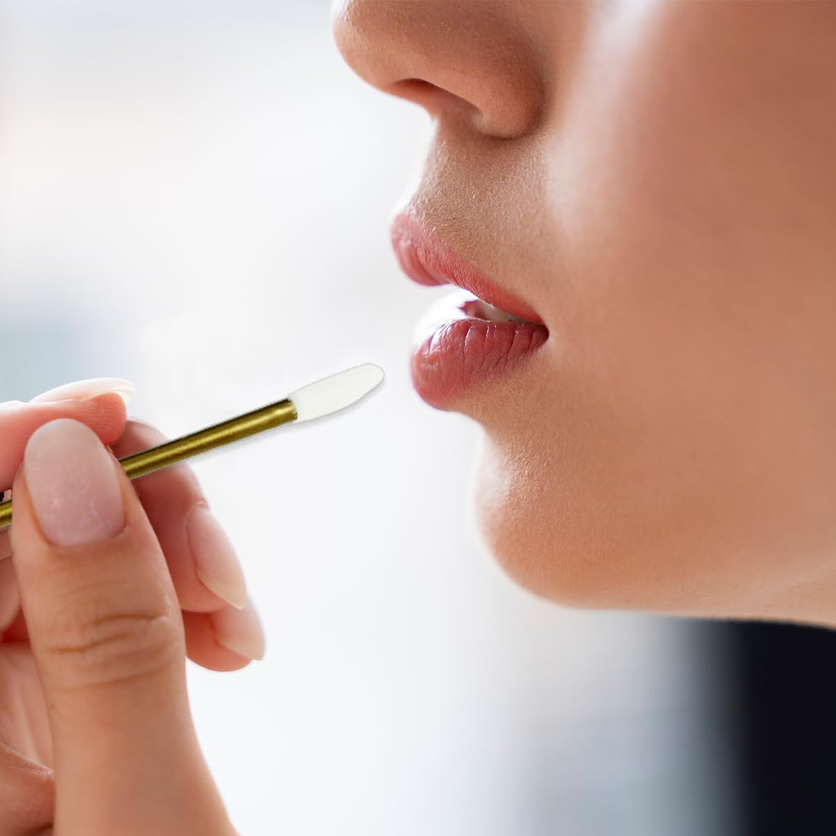 TEAONE Lip Brushes, 100 PCS Lipstick Brush for Makeup, Beauty, Oral (9.2Cm/3.62In) image number 5