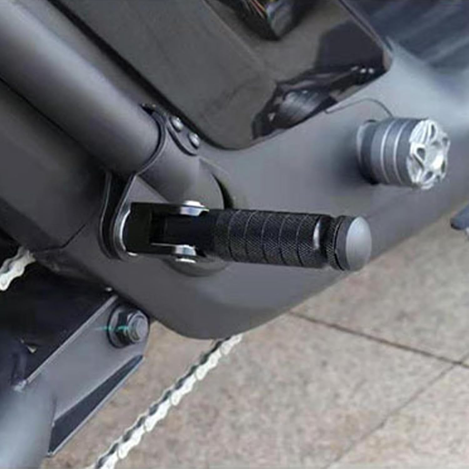 Foot Pegs - 1 Pair Metal Motorcycle Foot Rest - Foldable Motorbike Frame Foot Pegs for Passenger, Bicycles, Scooters, Motorbikes Buniq