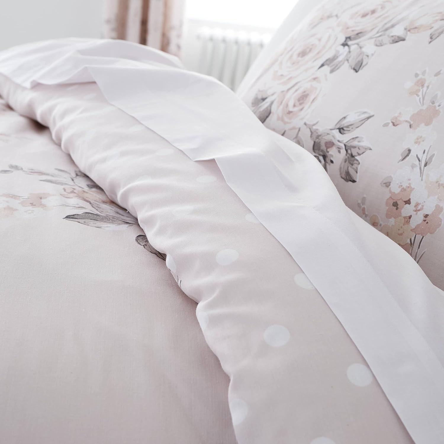 Catherine Lansfield Canterbury Easy Care, Blush, German Small Single Duvet Set image number 3