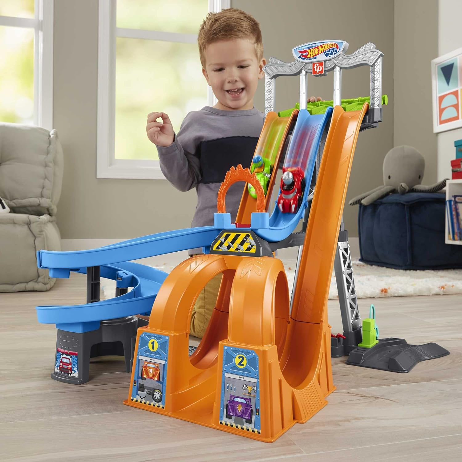 Fisher-Price Little People Toddler Playset, Hot Wheels Racing Loops Tower, Spiral Racetrack with Stunt Ramp and Sounds image number 1