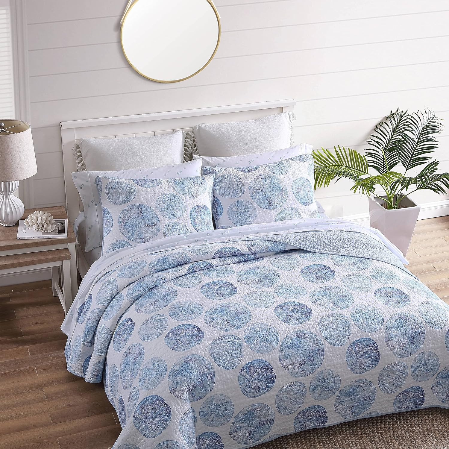 Tommy Bahama - Queen Quilt Set, Reversible Cotton Bedding with Matching Shams, Lightweight Home Decor for All Seasons (Ocean Isle Blue, Queen) image number 5