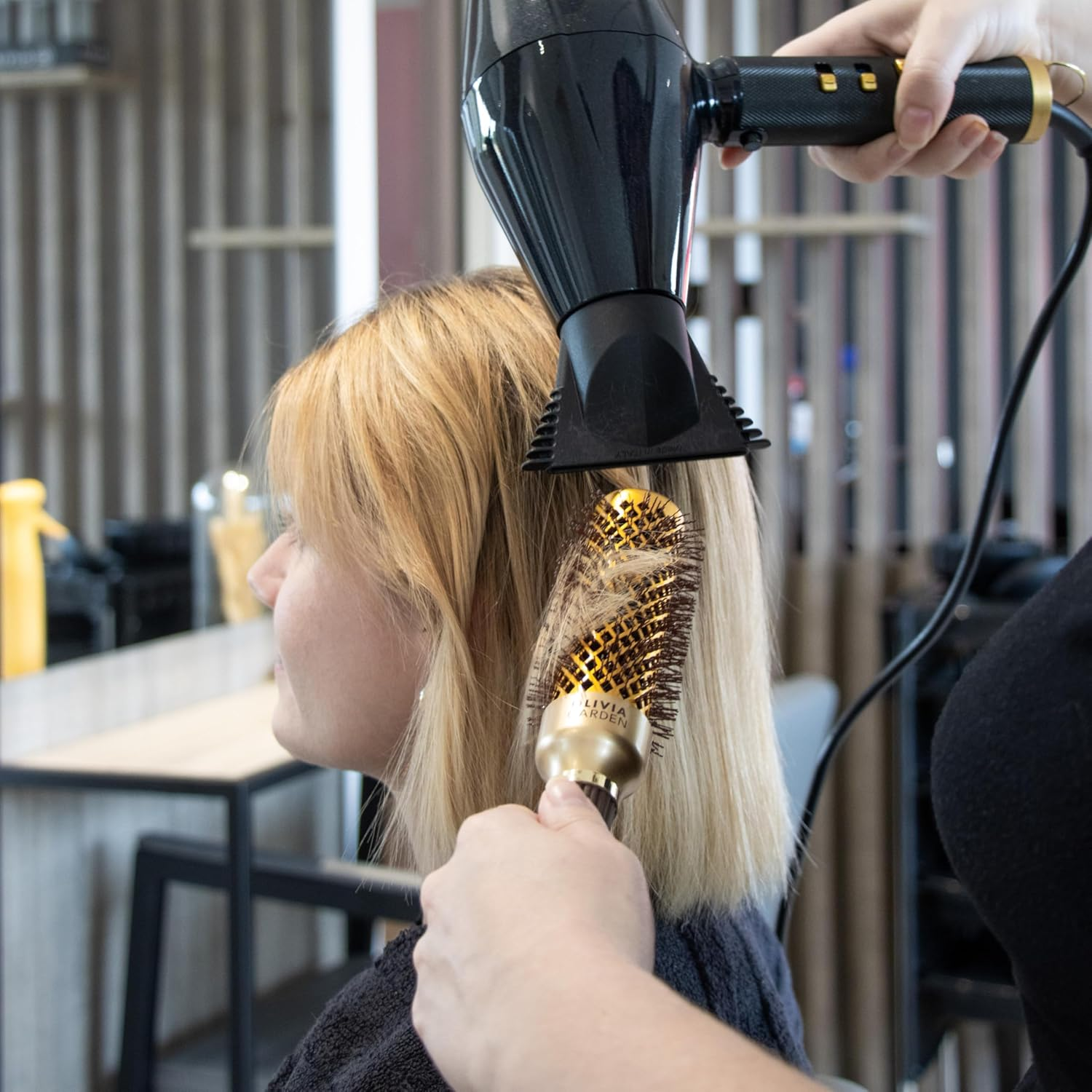 Olivia Garden Expert Blowout Shine &ndash; Gold & Brown - 35 - Ceramic Coated round Brush for Smooth Blowout, Frizz-Free Hair & Radiant Shine image number 1