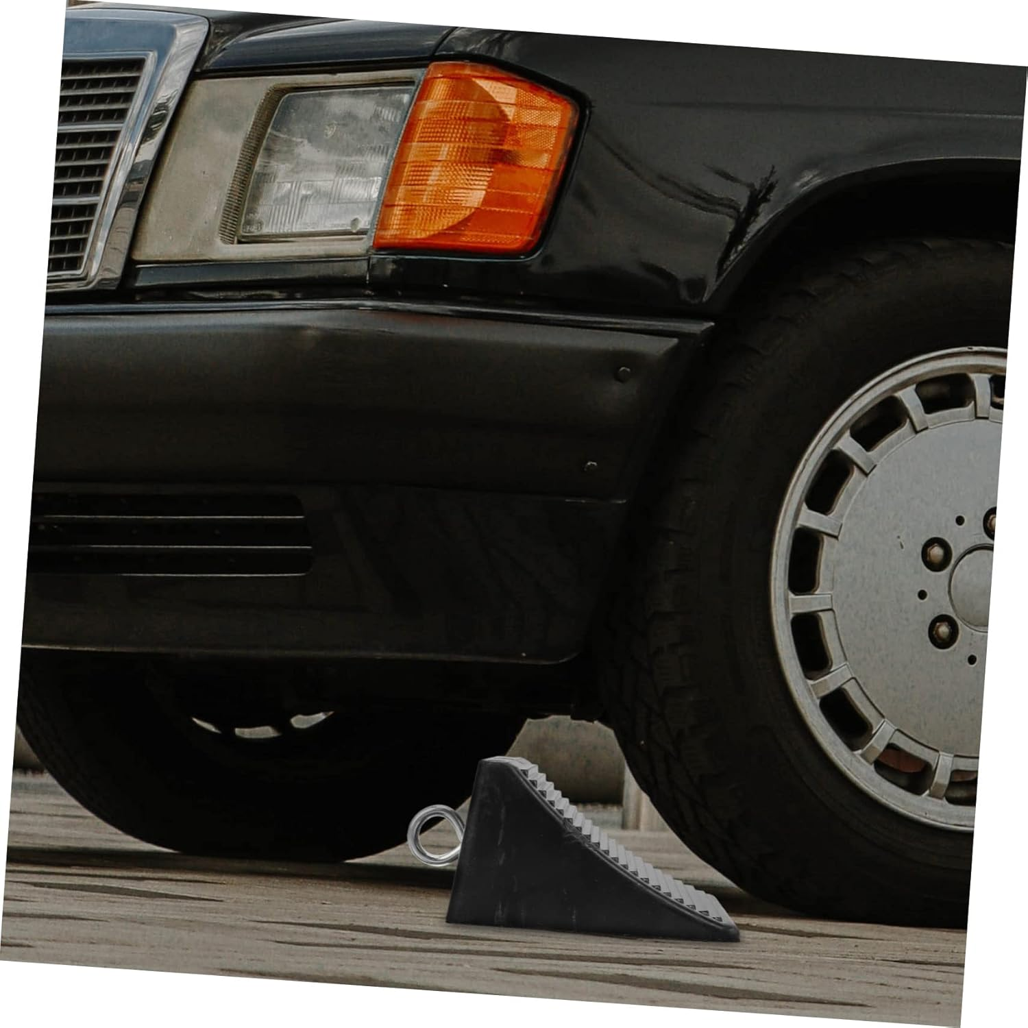 DEARMAMY Vehicle Wheel Chocks Portable Non-Slip Rubber Tire Stoppers 16X9X9Cm Triangular Anti-Skid Wheel Blocks for Car Trailer Ramps Safety image number 5