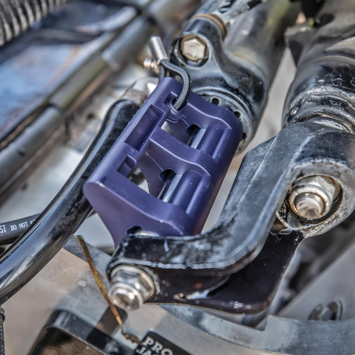 T-H Marine Supplies 4" Steer Stop Outboard Hydraulic Steering Lock image number 3