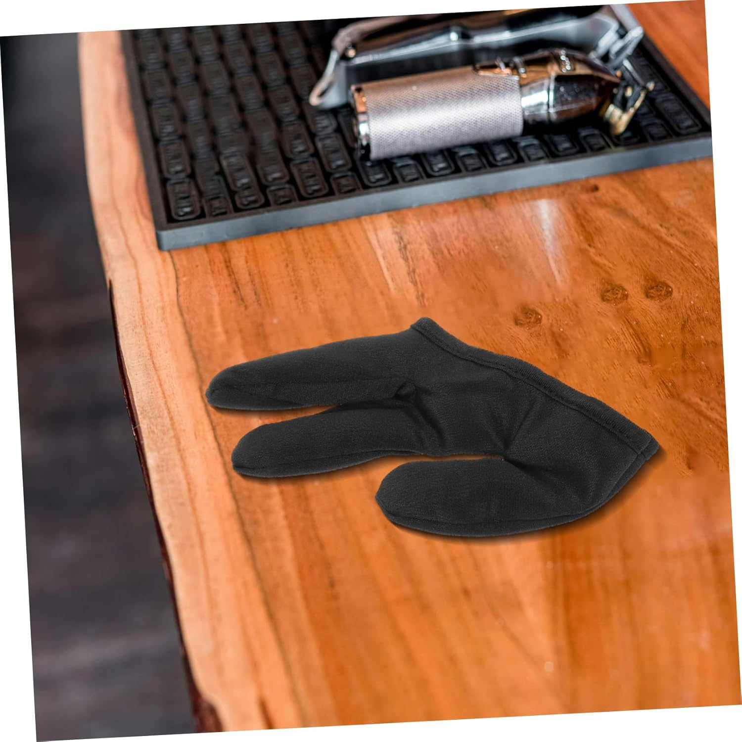 CIYODO Black Heat Resistant Three Finger Gloves for Curling Wand and Hair Straighteners Thermal Protection for Hair Styling Salons and Barbershops Durable and Flexible Design image number 3