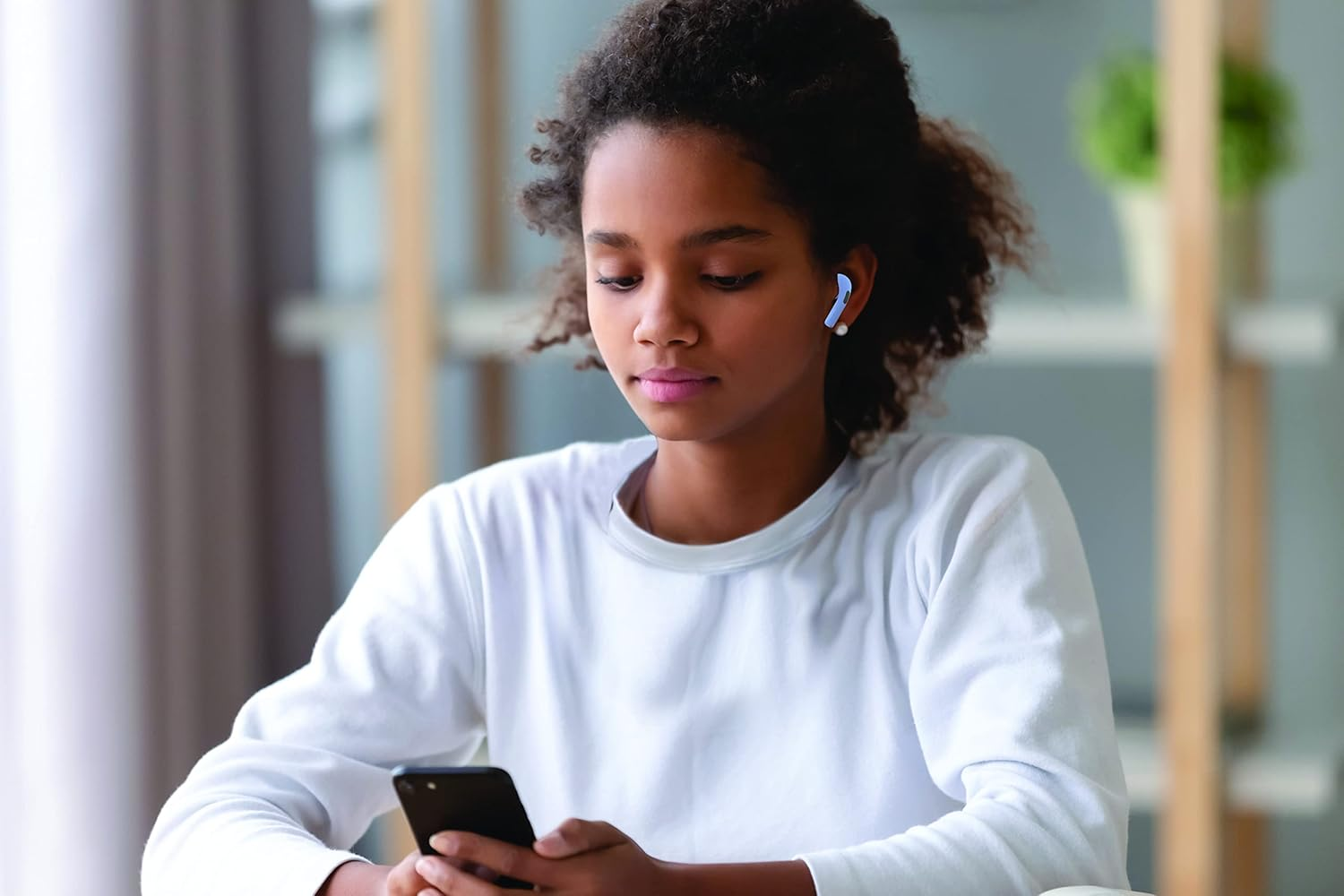 Lexibook - Disney Frozen - Wireless Headphones, Bluetooth with Microphone, Touch Control, Charging Box, Rechargeable Battery with Long Life, Purple, HPBT05FZ