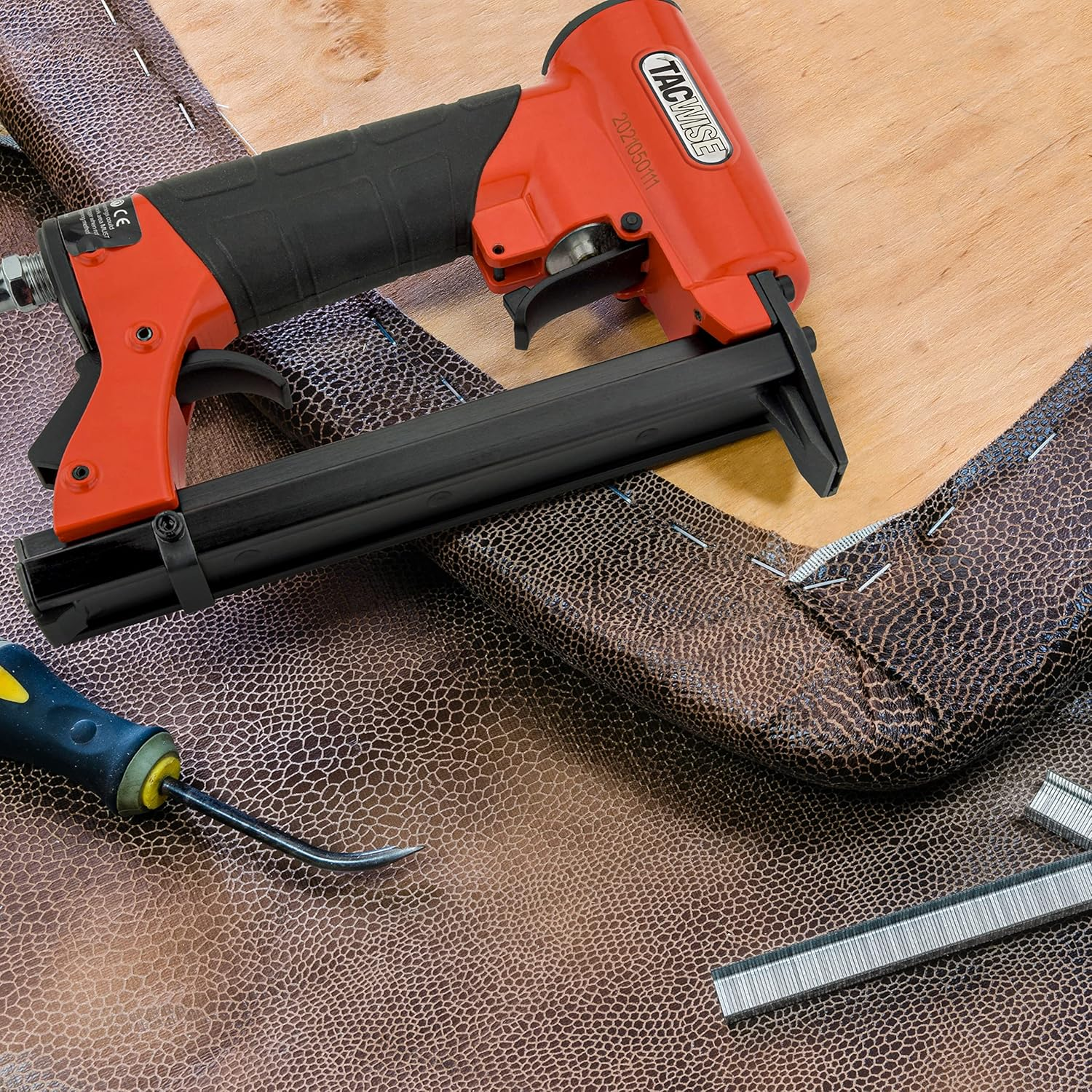 Tacwise 0370 Type 71/12 Mm Galvanised Upholstery Staples, Pack of 20,000 image number 5