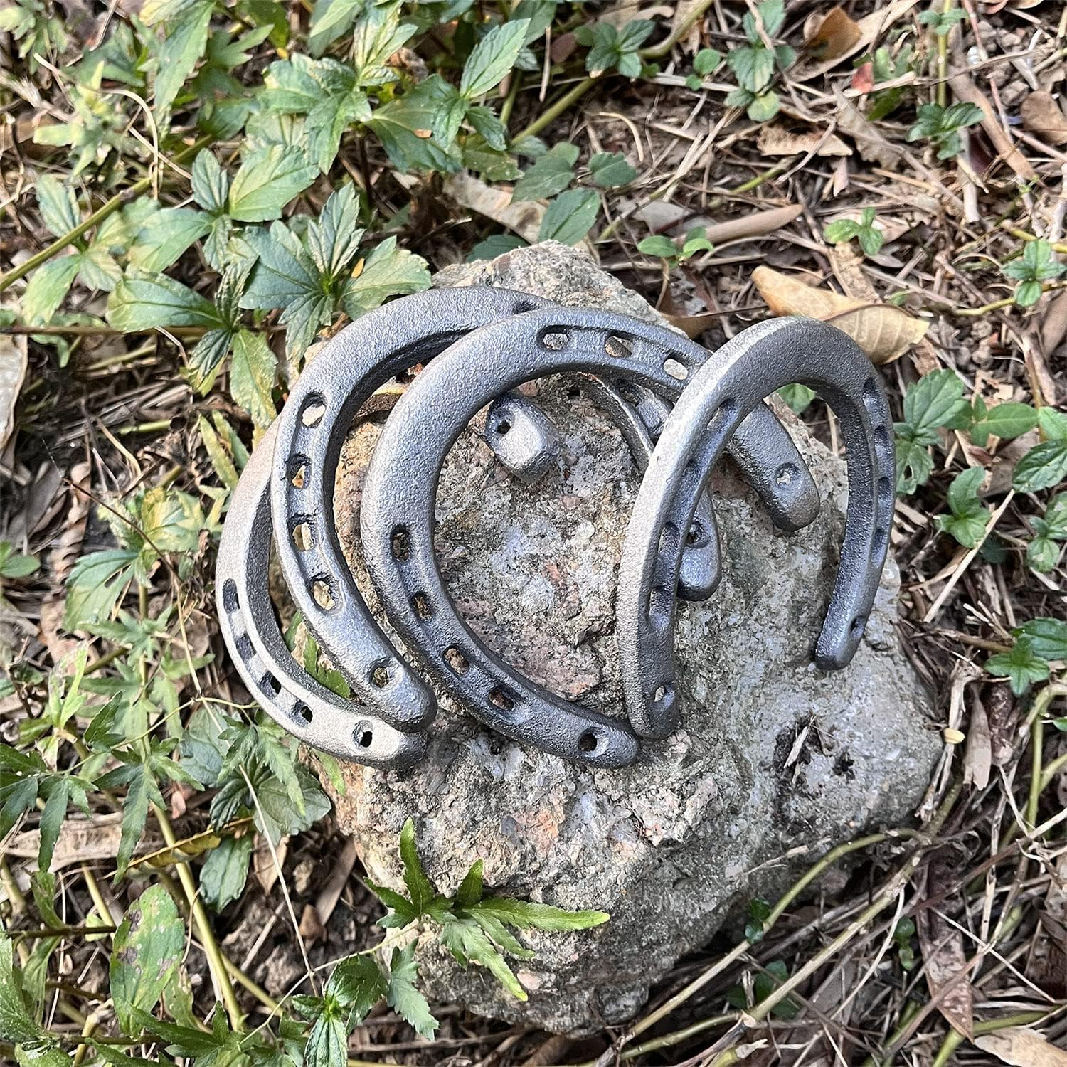 10Pcs Cast Iron Horseshoe for Good Lucky, Durable Cast Iron Medium Horseshoes Decoration，Horse Shoes Favor for Wall Decor image number 3