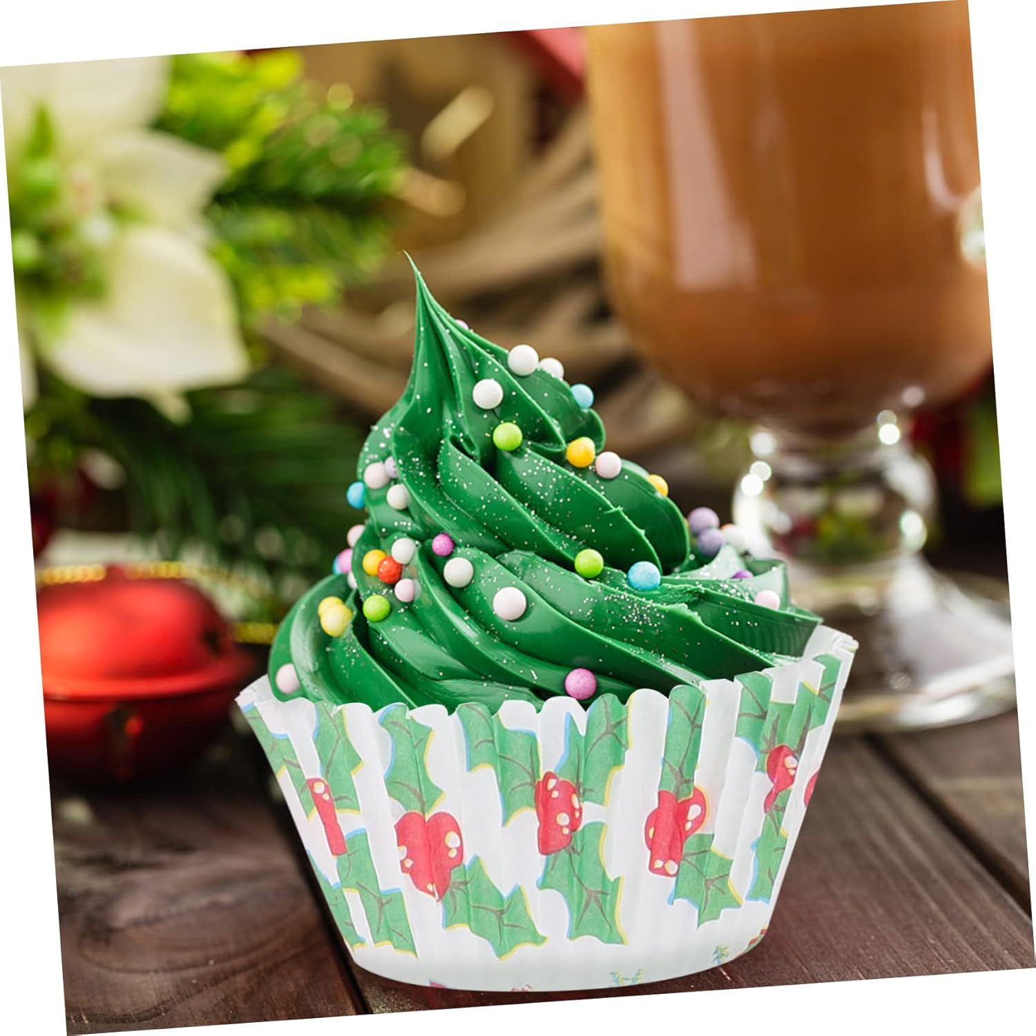 MAGICLULU 400Pcs Christmas Cake Paper Tray Baking Cups Snowman Xmas Leaf Snowflakes Cupcake Liner Paper Baking Liner Random Style