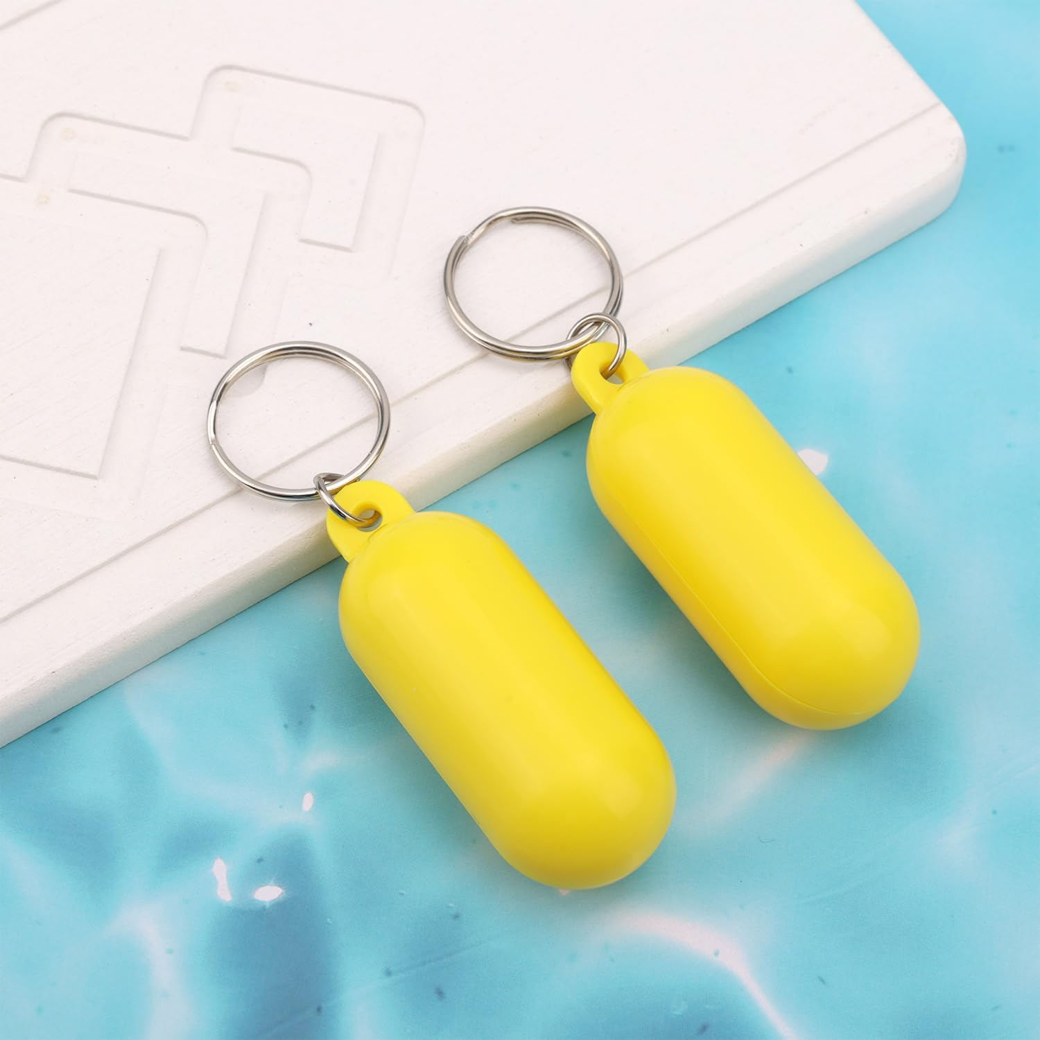NQEUEPN 2Pcs Boat Floating Keychains, 2.56X0.98In Yellow Float Key Pendant Oval Shape Plastic Floating Key Ring Water Sport Accessory for Boating Surfing Rowing Fishing Outdoor Sports