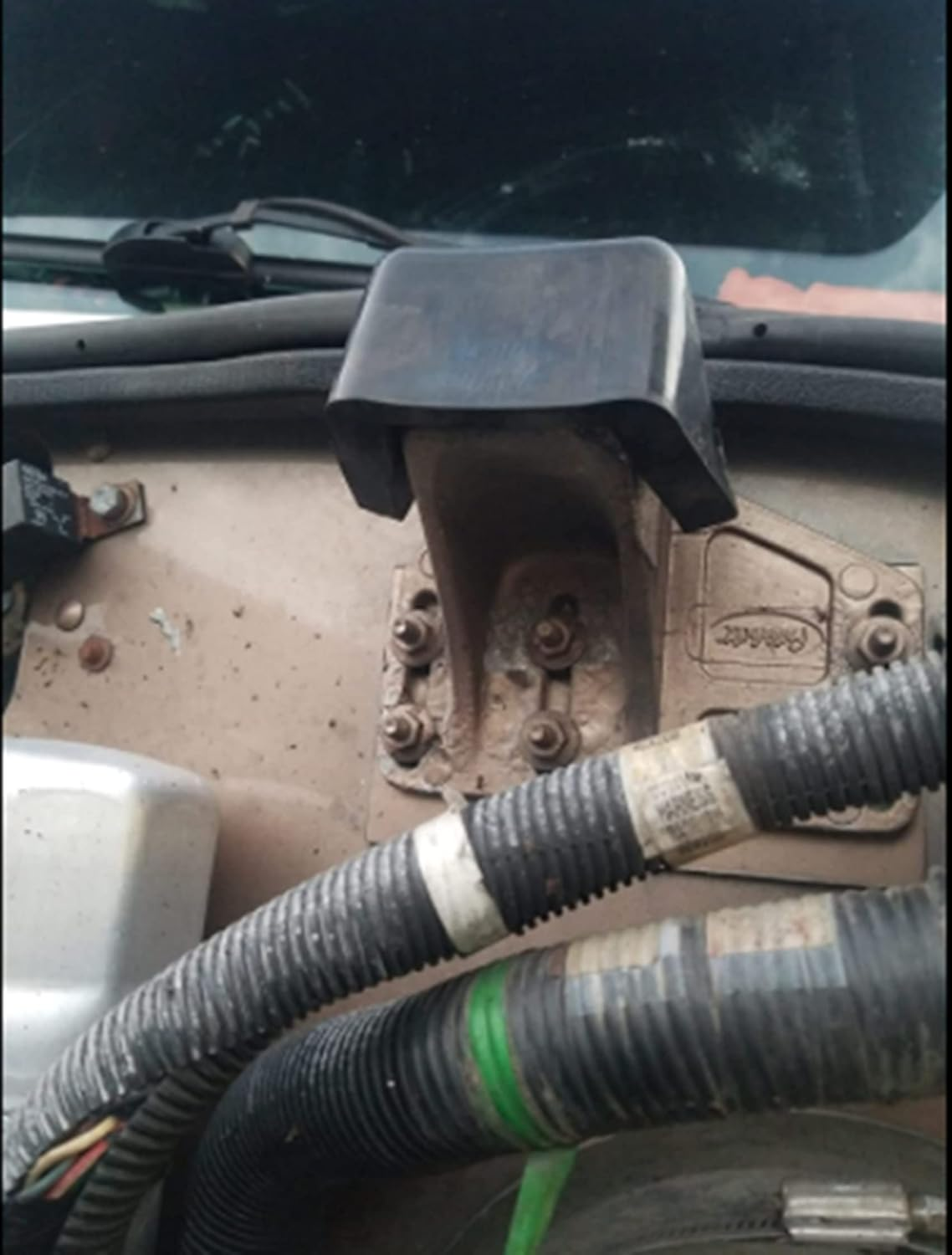 For Peterbilt Hood Roller Bushing Kit and Truck Hood Bumper Bushings for Peterbilt 357 375 377 379 Accessories Replace Part 13-03593 13-04711 image number 3