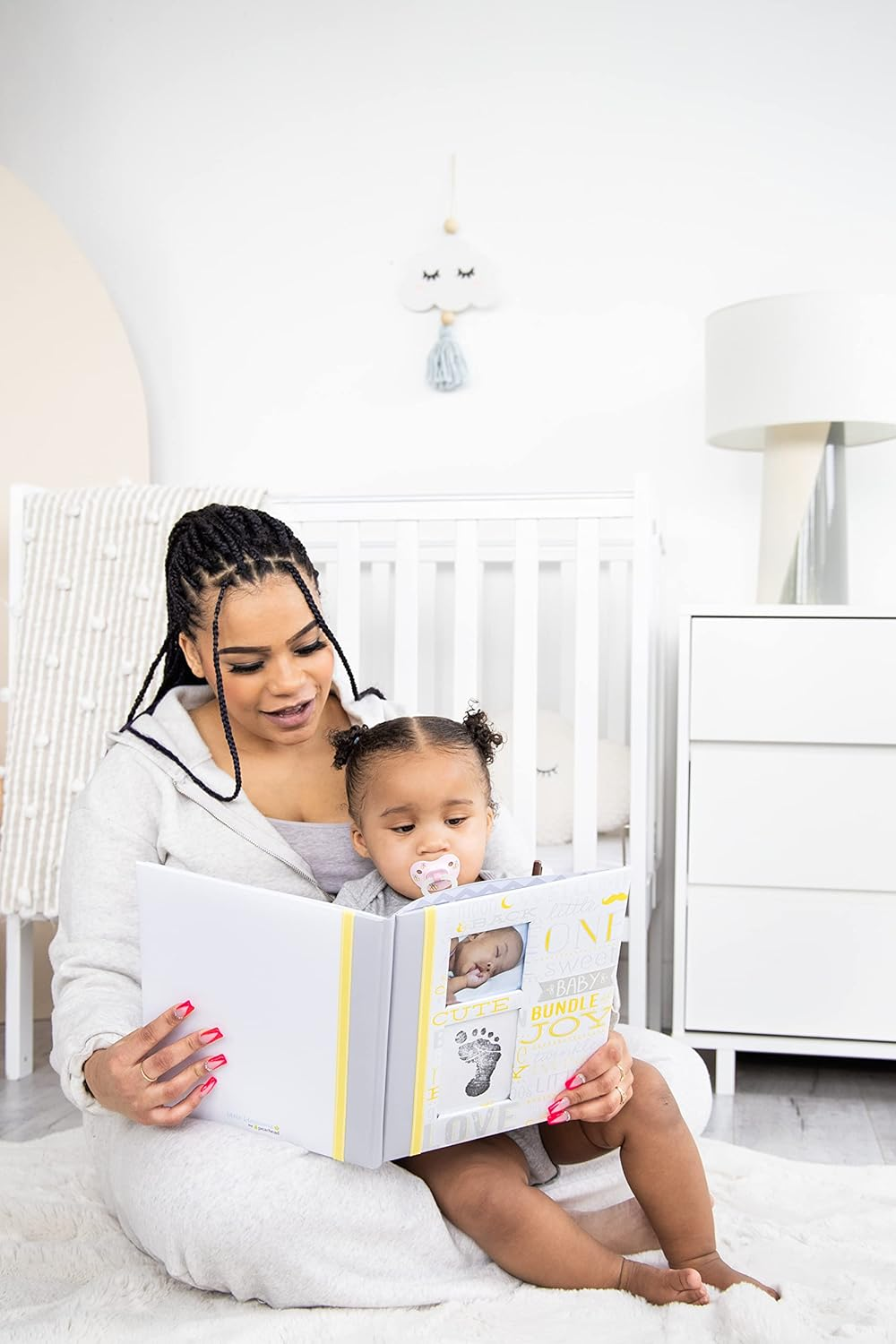 Pearhead Little Blossoms by Vintage Five Year Memory Book with an Included Clean-Touch Pad to Create Baby'S Handprint or Footprint, Yellow and Gray, 9X10.75X0.67 Inch (Pack of 1) image number 4