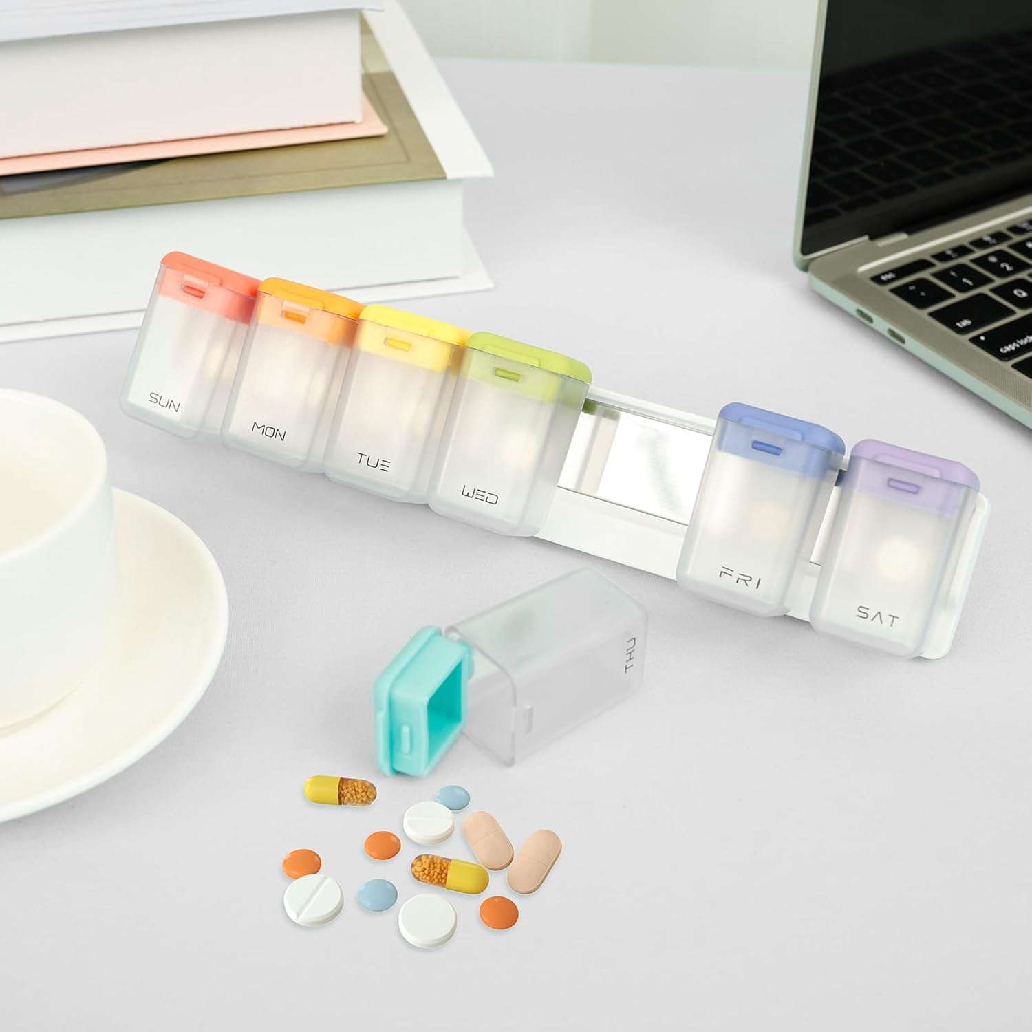 Plastic Magnetic Weekly Pill Organizer, Removable Large Capacity Weekly Pill Dispenser Box, with Sealed Lid for Supplement Vitamins Fish Oil (Colourful)