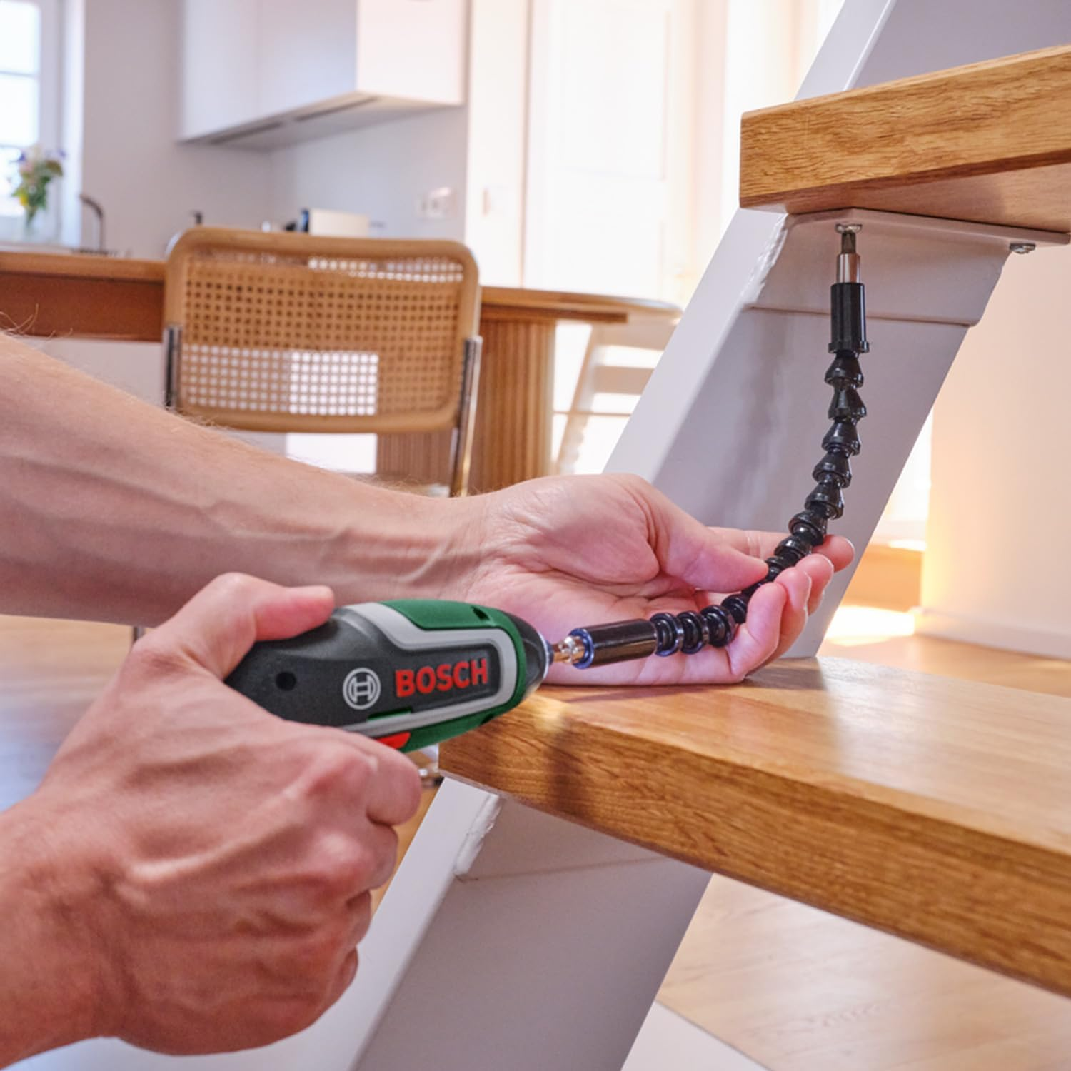 Bosch Compact Cordless Screwdriver IXO Flexi Kit 7Th Generation 3.6V 2.0Ah Flexible Extension Micro USB Cable Bend 180&deg; 10 X Bit image number 3