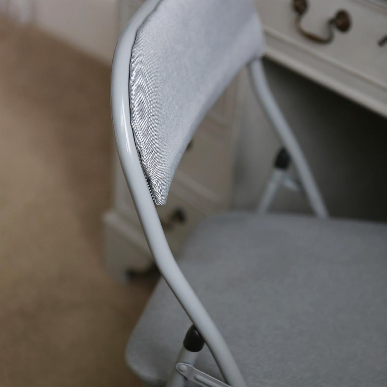 Harbour Housewares Fabric Padded Metal Folding Chairs - Grey - Pack of 4 - Lightweight Portable Outdoor Seat Indoor Foldable Dining Chair for Office, Gaming Desks, Kitchen - Black image number 3