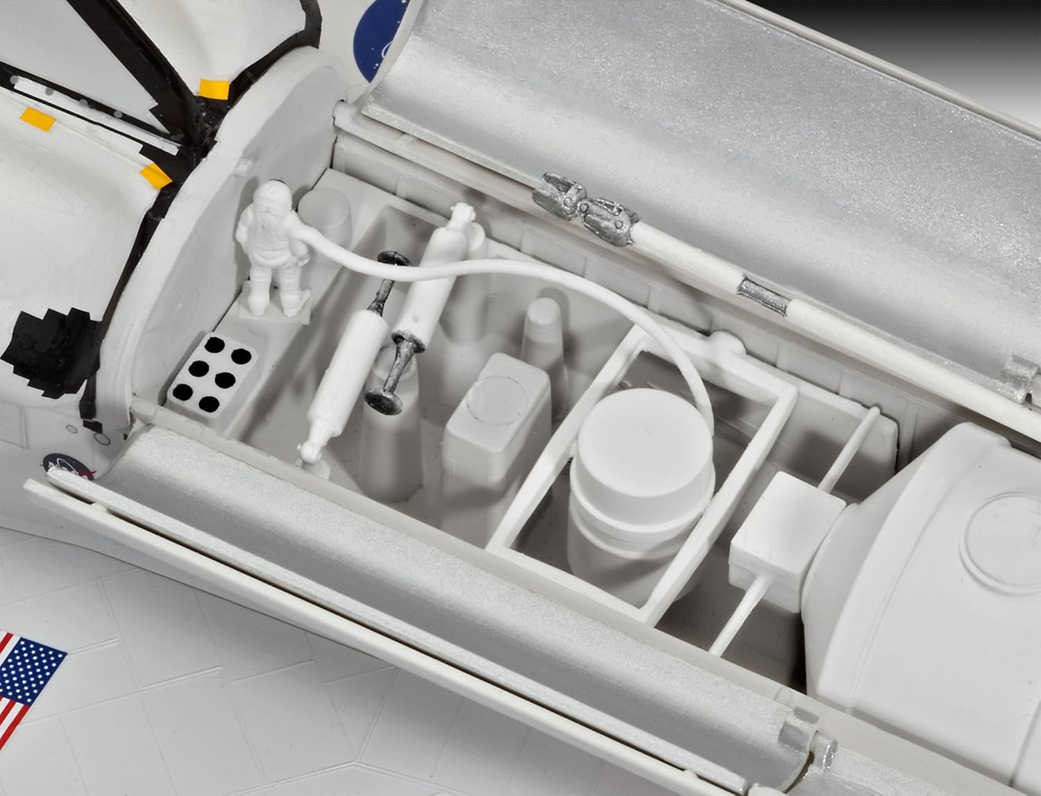 Revell 1:144 Space Shuttle Atlantis Model Kit image number 3