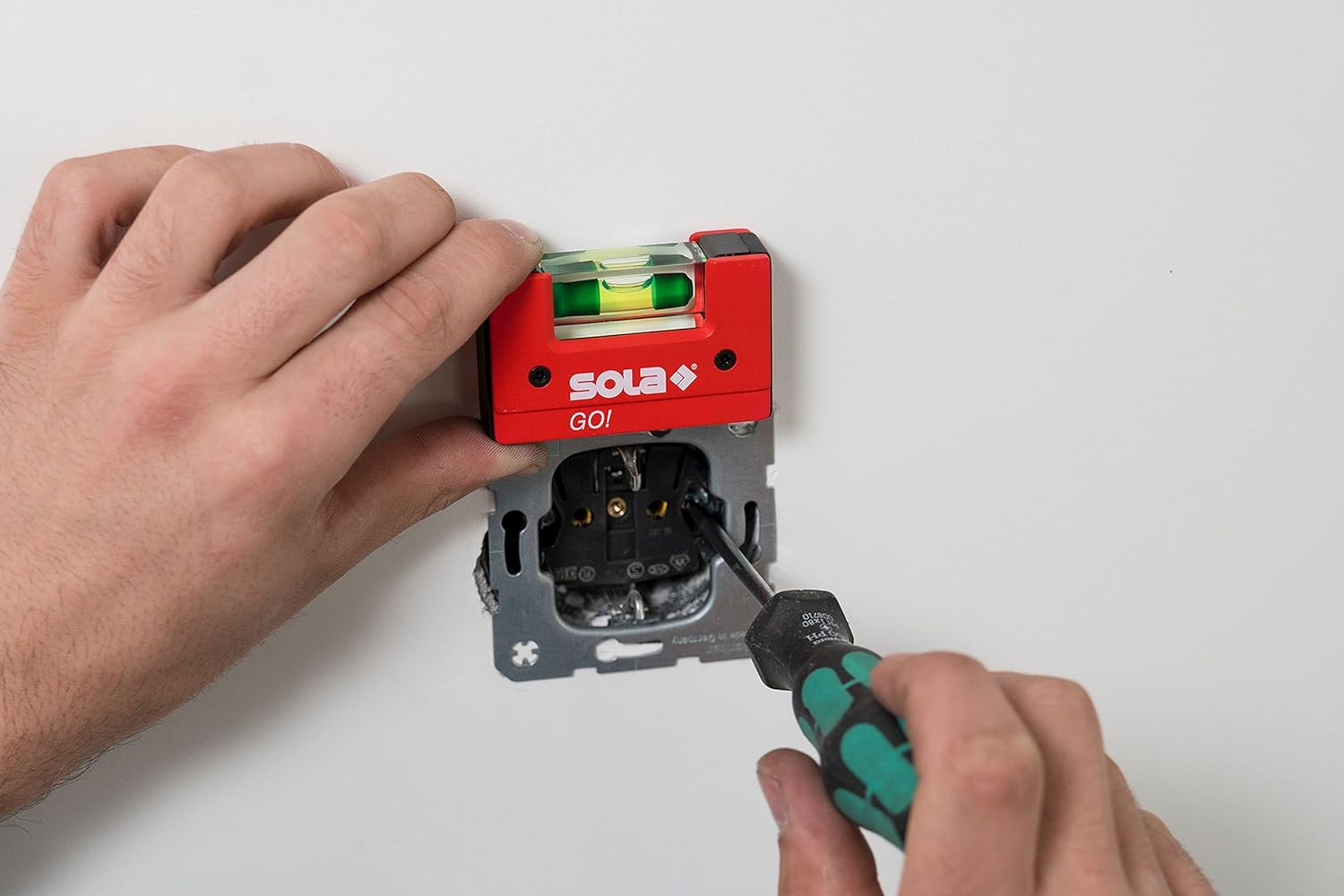 Sola GO! CLIP Mini Spirit Level Made of Glass Fibre Reinforced Plastic - Sola Small Spirit Level for Electricians - Small Pocket Spirit Level with Belt Clip image number 5