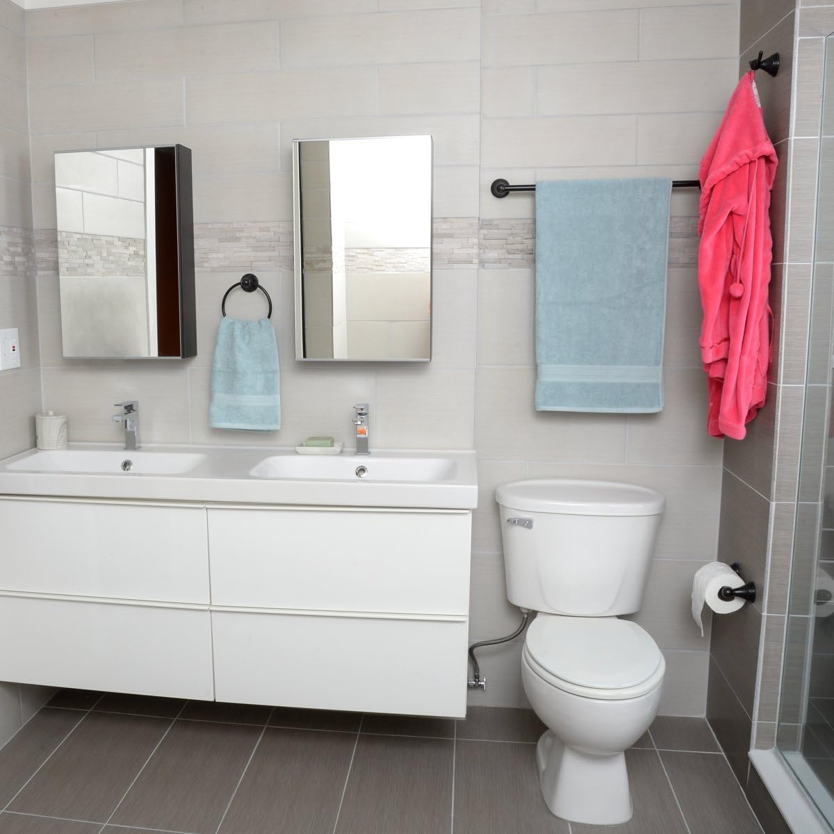 Amazon Basics AB-BR816-OR Bathroom Hardware Set, 4 Piece, Oil Rubbed Bronze image number 4