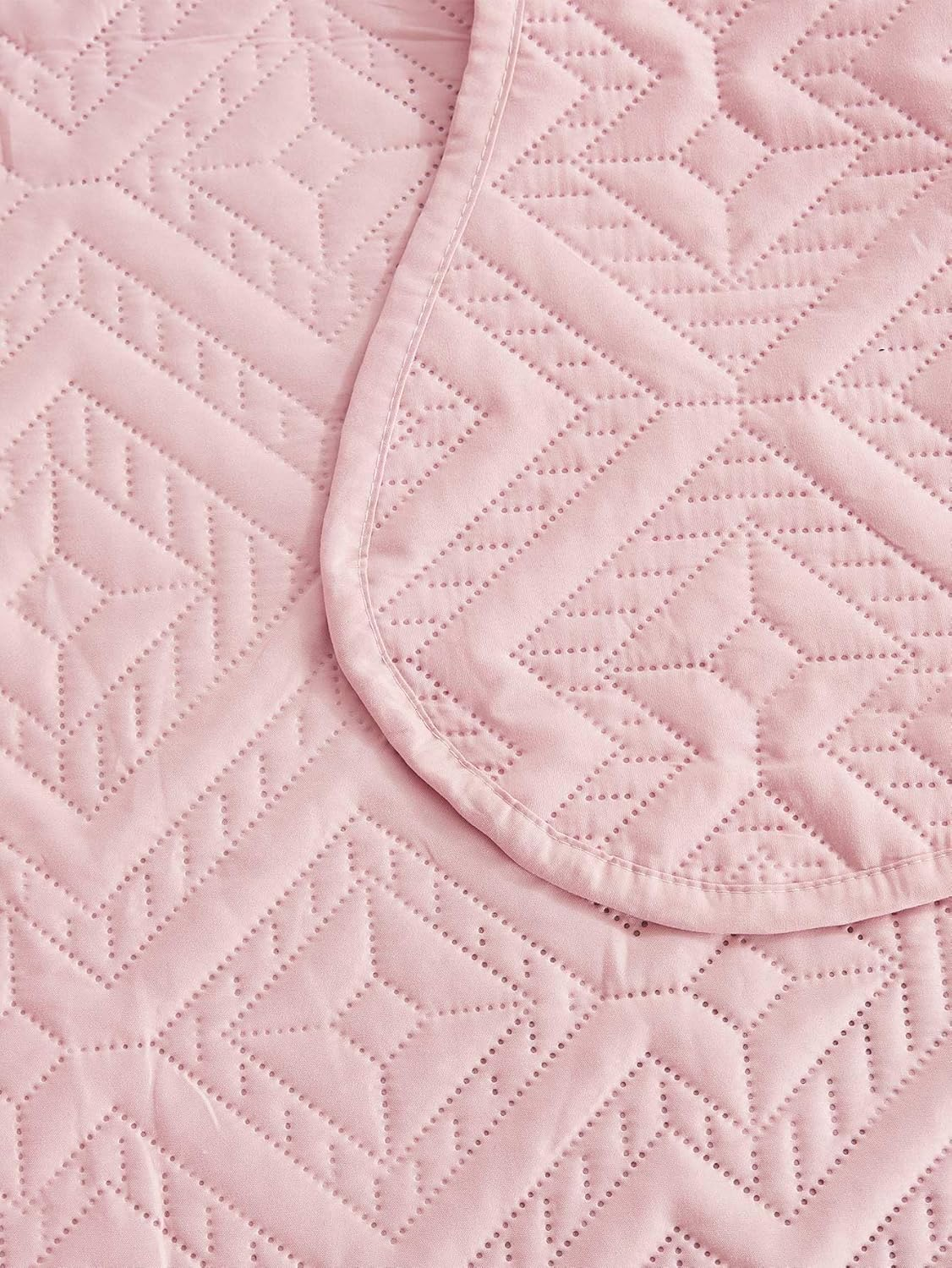 Techshining 3 Piece Bedspread Coverlet Set - Lightweight Microfiber & Cotton Fill, Reversible Pink Quilt with Pillow Shams for Twin, Full, Queen, King (Queen) image number 3