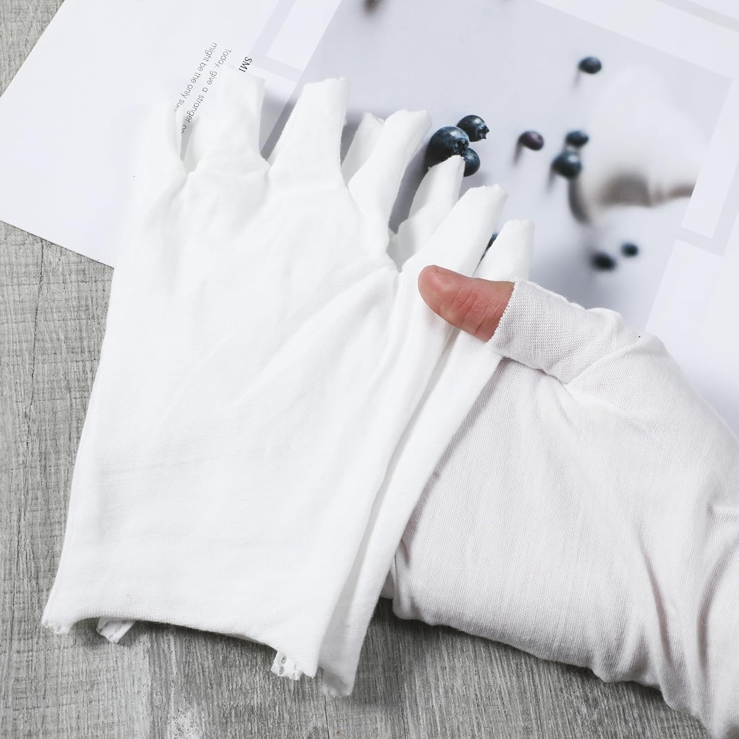 Heclia 8 Pairs White Cotton Moisturizing Gloves Fingerless Touchscreen Moisturizing Gloves for Dry Hands Sleeping, 100% Cotton Quilting Glove, Size M, Eczema Glove for Men and Women 7.09&times;4.33 Inches image number 6