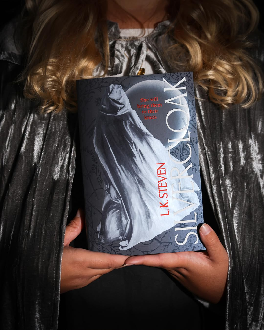 Silvercloak: the Addictive New Fantasy Series from the No.1 New York Times Bestselling Author image number 4