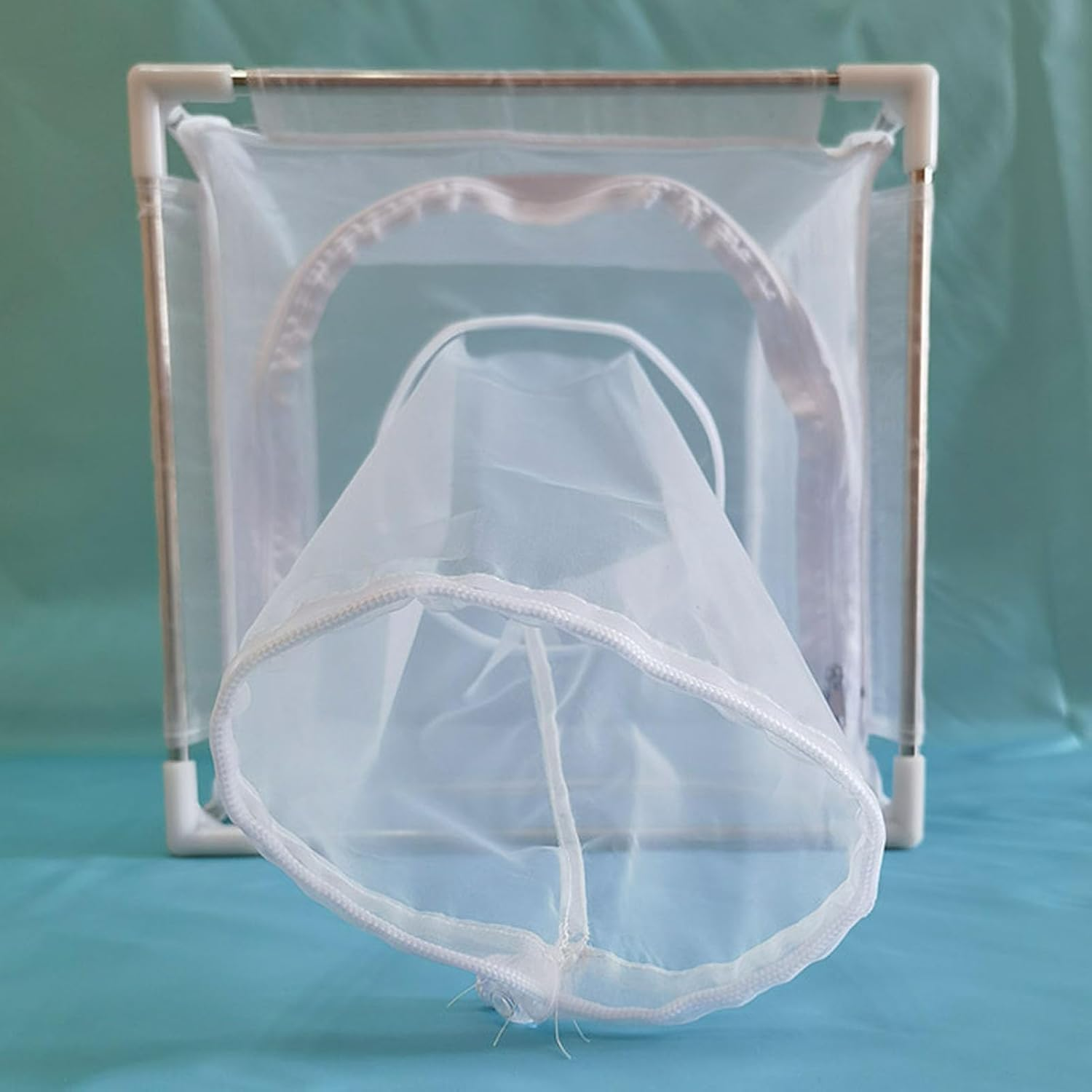Premium Nylon Fly Mesh Cage, Sturdy Stainless Steel Structure, Ideal for Breeding Observation and Hatching Purposes, Suitable for Homes, Laboratories and Other Diverse Settings,