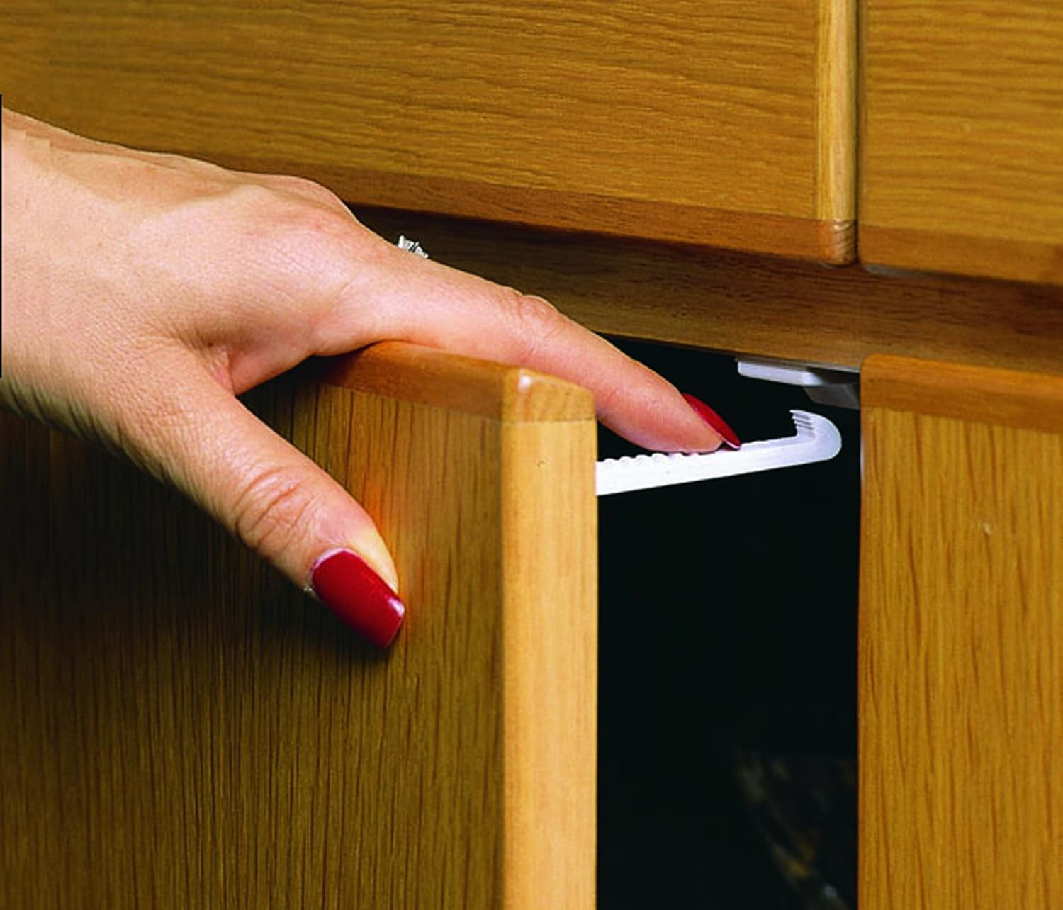 Dreambaby Safety Catches - Child Proofing Cabinet & Drawer Latches - White - 2 Pack image number 4