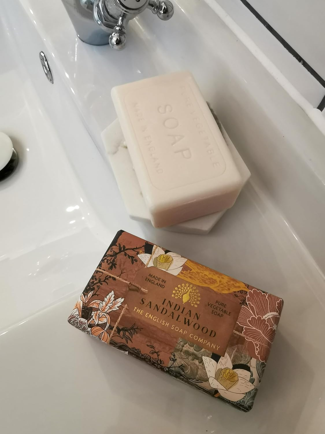 The English Soap Company Anniversary Wrapped Soap Bar, Sandalwood Shea Butter Soap Bar, Moisturising Soap Bar for Face and Body, Indian Sandalwood Scent 190G image number 6