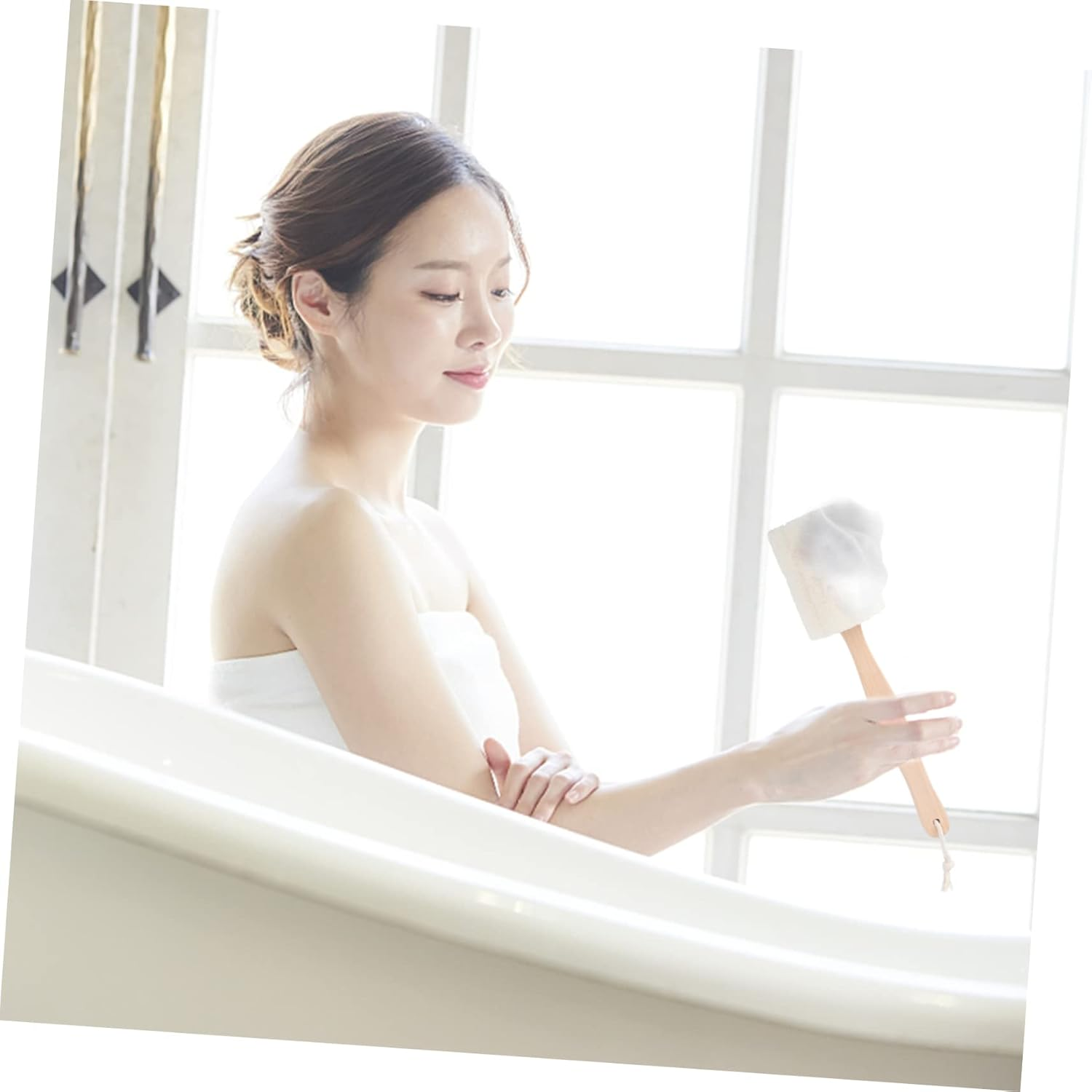 Cabilock Long Wooden Handle Natural Exfoliating Loofah Bath Brush Shower Scrubber for Gentle Exfoliation Skin Cleansing for Oily Dry Skin image number 3
