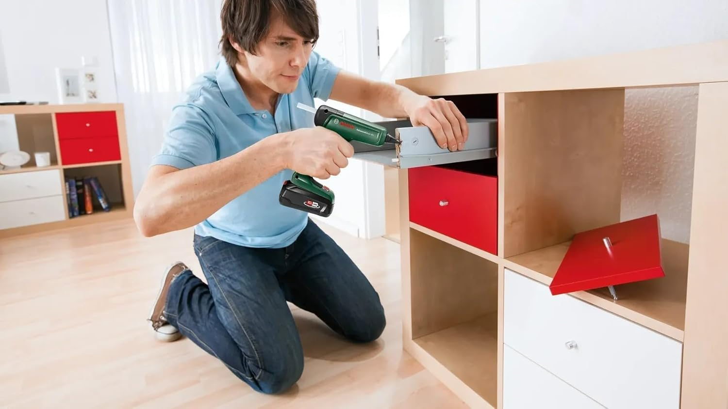 Bosch Advancedglue Cordless Glue Gun 18 V (Without Battery, 18 Volt System, 4 X Glue Sticks, Heating in 90 Seconds, Dual Temp Mode 130 &deg;C - 200 &deg;C, for DIY, Repair and More, in Box) image number 4