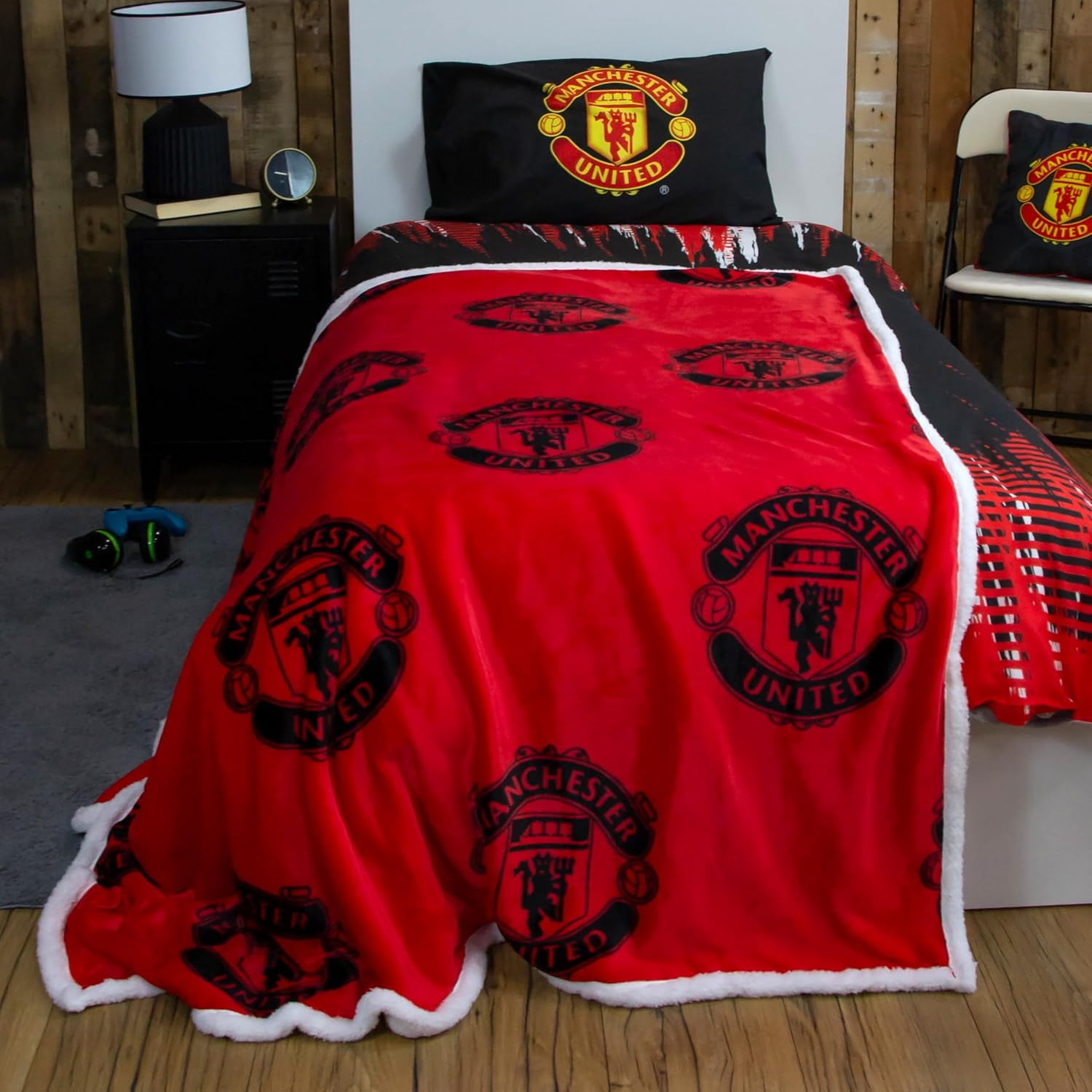 Manchester United FC Character World Official Fleece Blanket | Super Soft Warm Throw with Sherpa Reverse, Football Team Design | Perfect for Home, Bedroom, Sleepovers & Camping | Size 120 X 150Cm image number 6