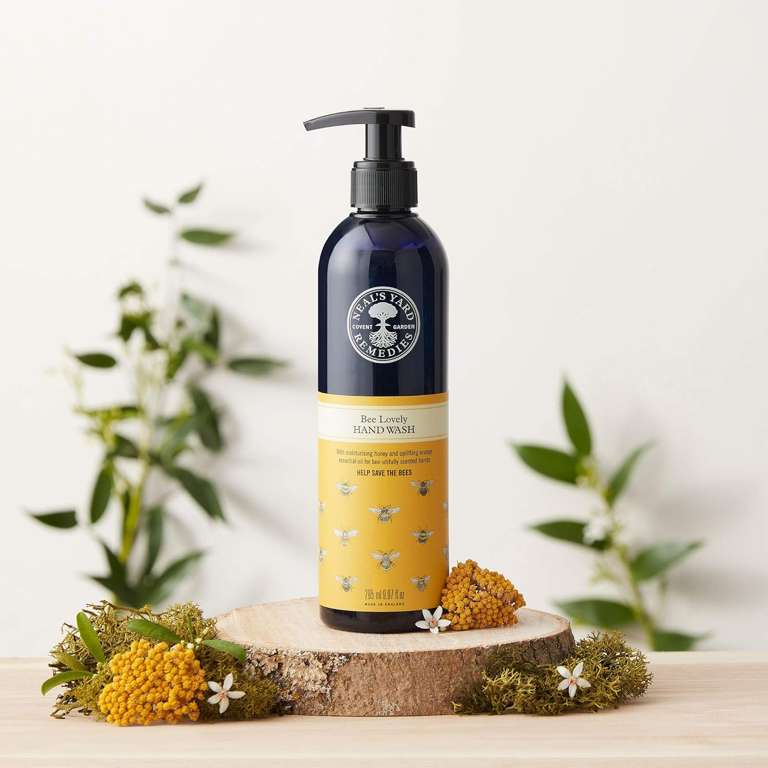 Neal'S Yard Remedies Bee Lovely Hand Wash, Gentle & Nourishing, Scented Liquid Soap with Mandarin & Orange Essential Oils, 295 Ml image number 2