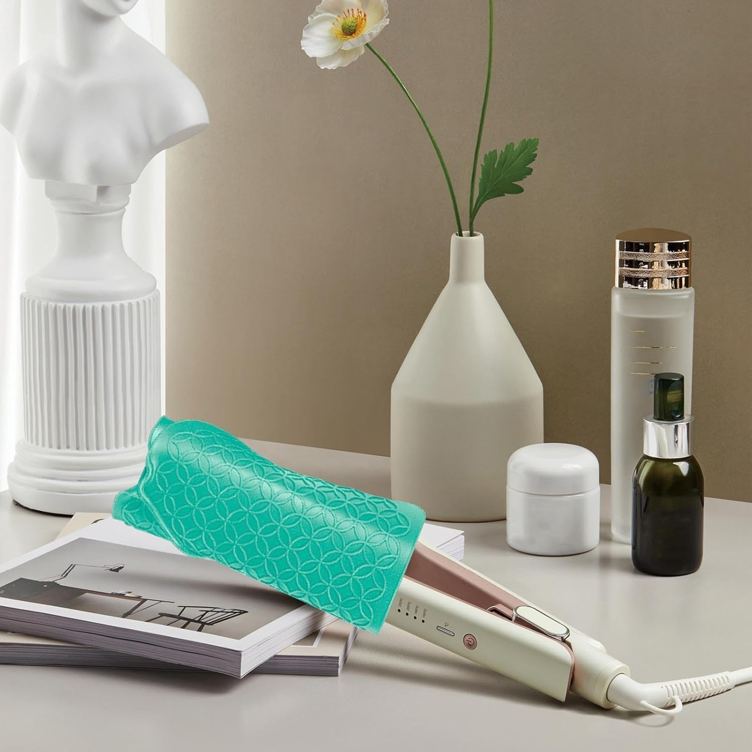 CARRORABI Flat Iron Mat Heat Resistant,Silicone Heat Resistant Mat for Hair Tool | Hair Curler Protective Mats Non-Slip Hairdressing Accessories for Curling Iron Hair Straightener Hot Tools image number 3