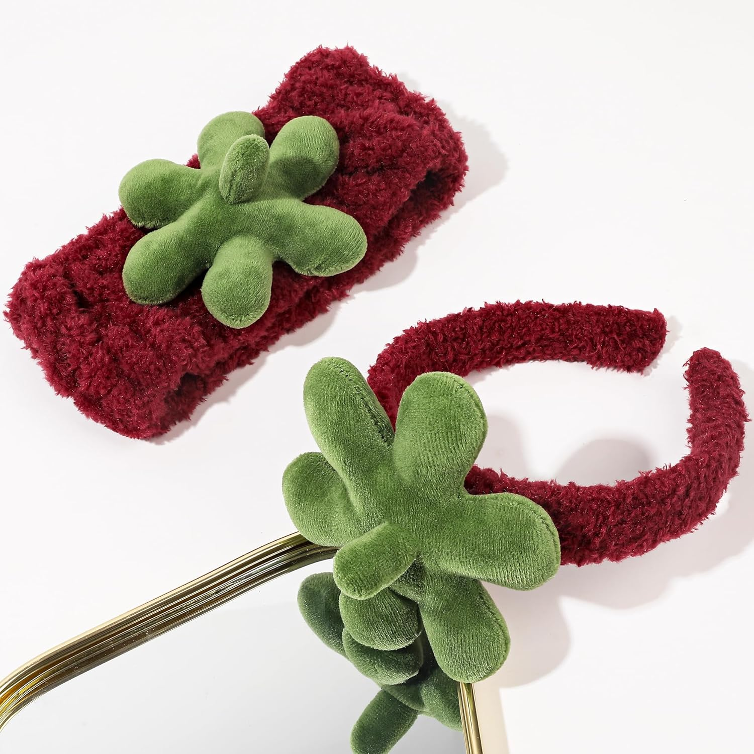 Ivyu Spa Skincare Headbands& Wristband Set，Cute Strawberry Makeup Headband for Women Girls,Non Slip Sponge Headband，Skincare-Padded Soft Thick Terry Cloth Hair Band Accessory. image number 4