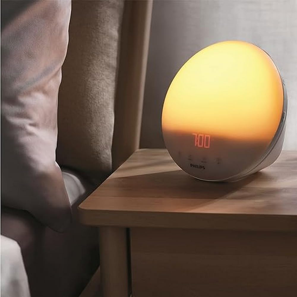 PHILIPS Wake-Up Light, Coloured Sunrise Simulation, 20 Light Levels, 7 Natural Sounds, Midnight Light (Model HF3531/01)