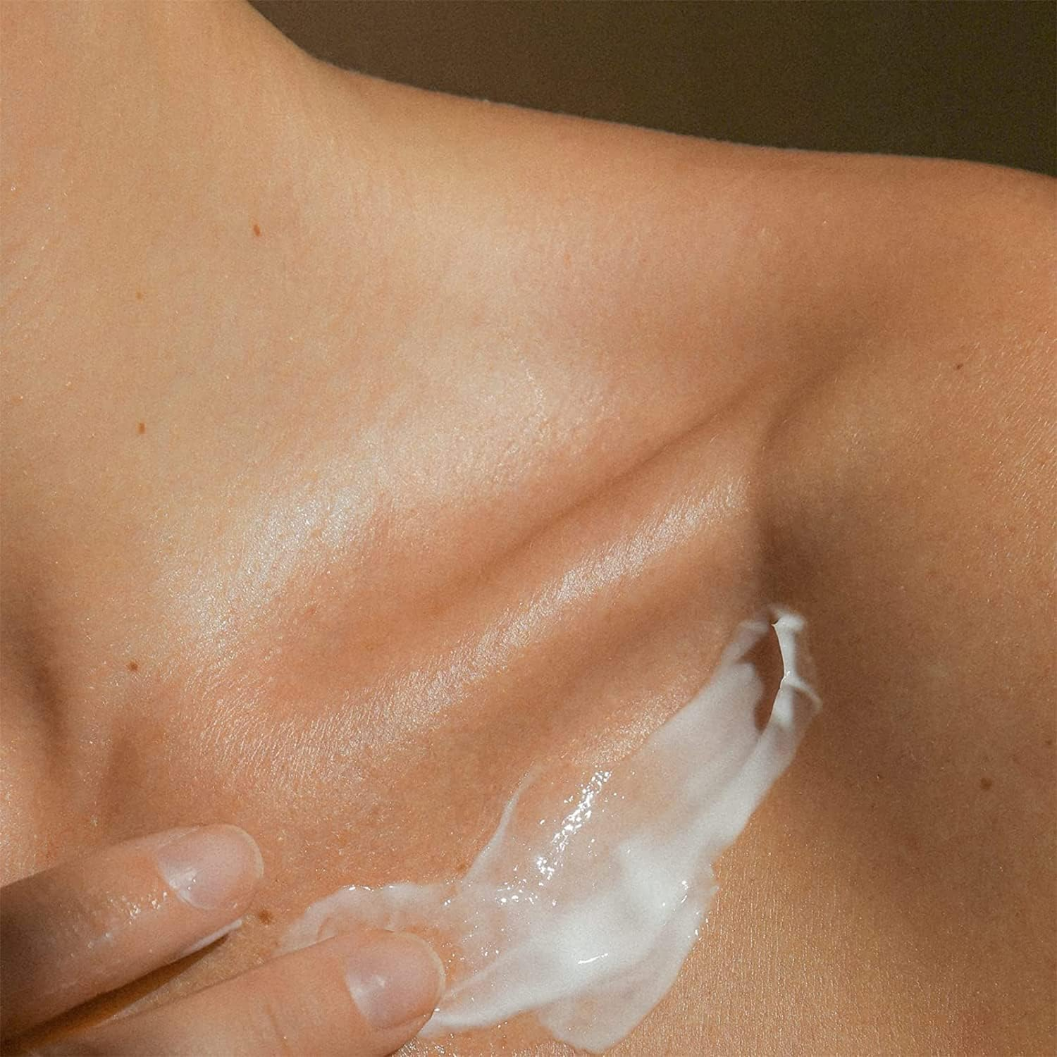 Summer Fridays Summer Silk Nourishing Body Lotion - Hydrating Body Lotion with Hyaluronic Acid, Shea Butter, Grapeseed Oil, and Cocoa Butter - Non-Greasy Moisturizer for Dry Skin (6.7 Fl Oz) image number 6